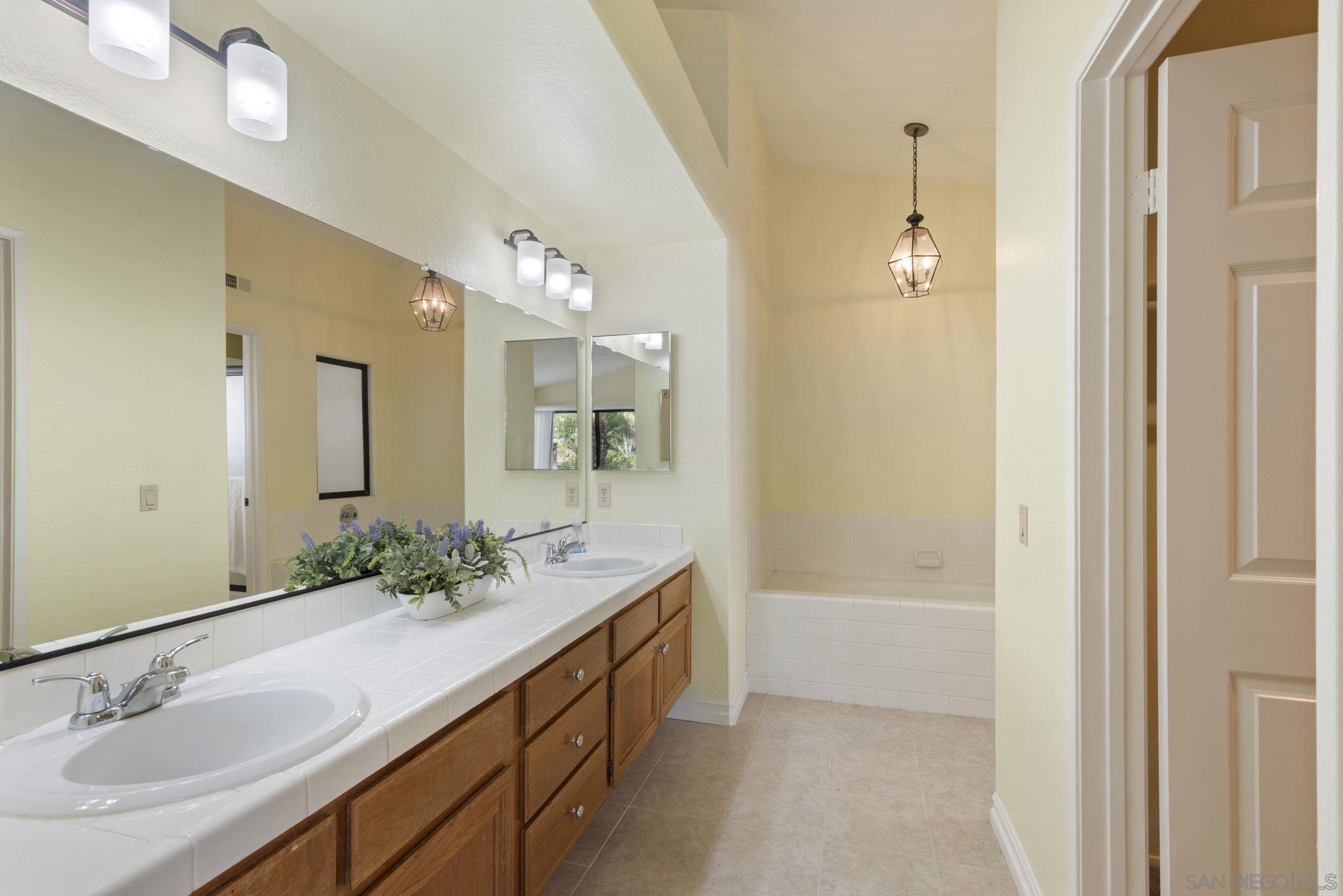 Detail Gallery Image 25 of 41 For 15174  Avenida Rorras, San Diego,  CA 92128 - 3 Beds | 2 Baths