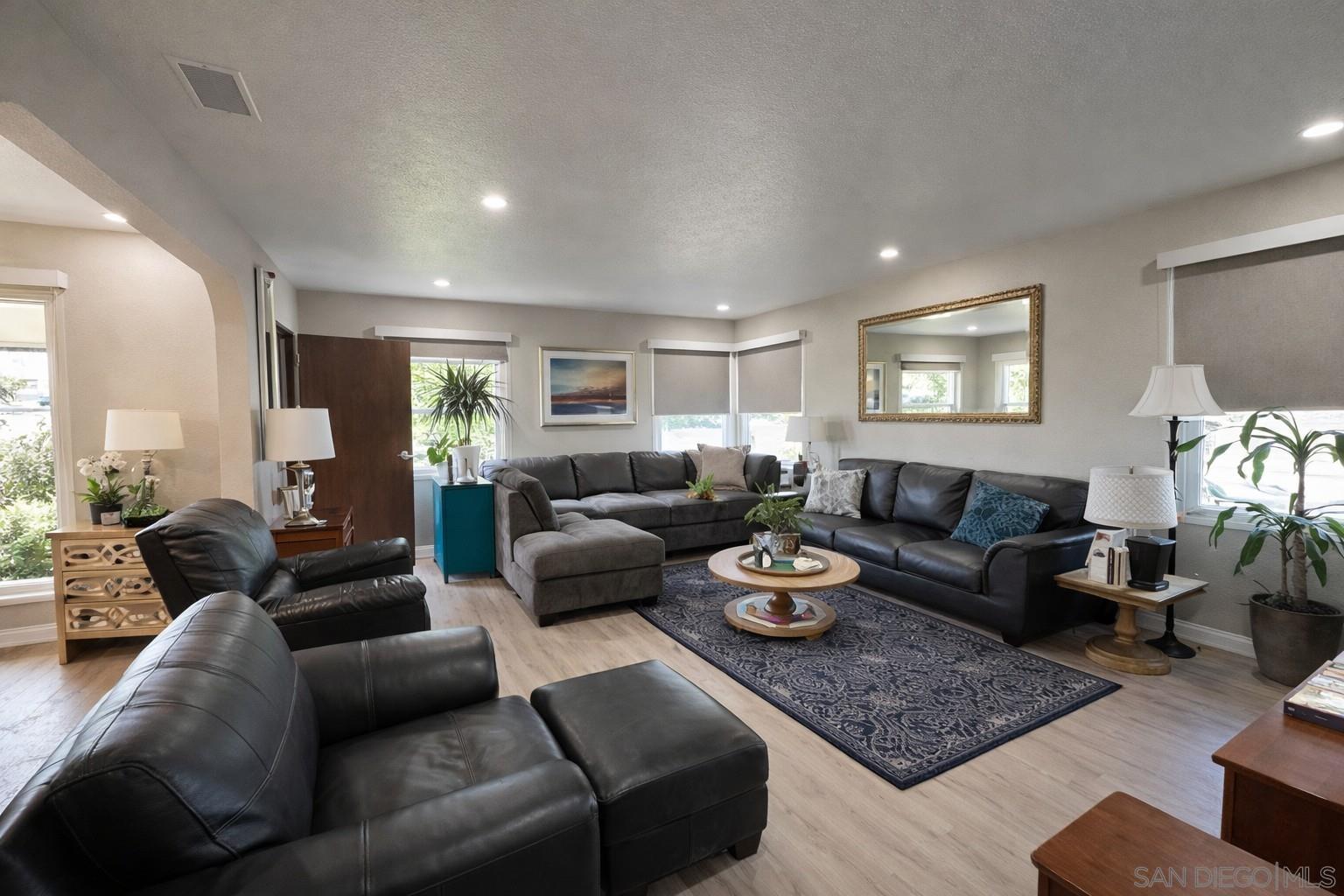 Detail Gallery Image 3 of 21 For 2905  Buena Vista Avenue, Lemon Grove,  CA 91945 - 3 Beds | 1 Baths