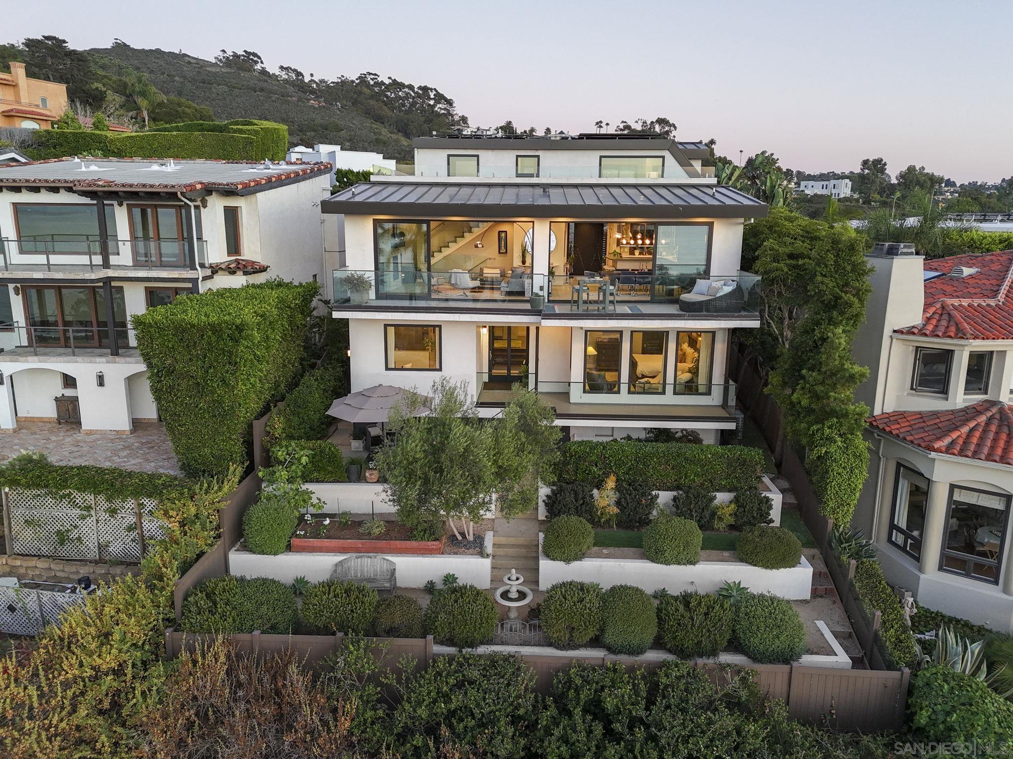 Detail Gallery Image 12 of 13 For 1586  Crespo Dr, La Jolla,  CA 92037 - 3 Beds | 3/1 Baths