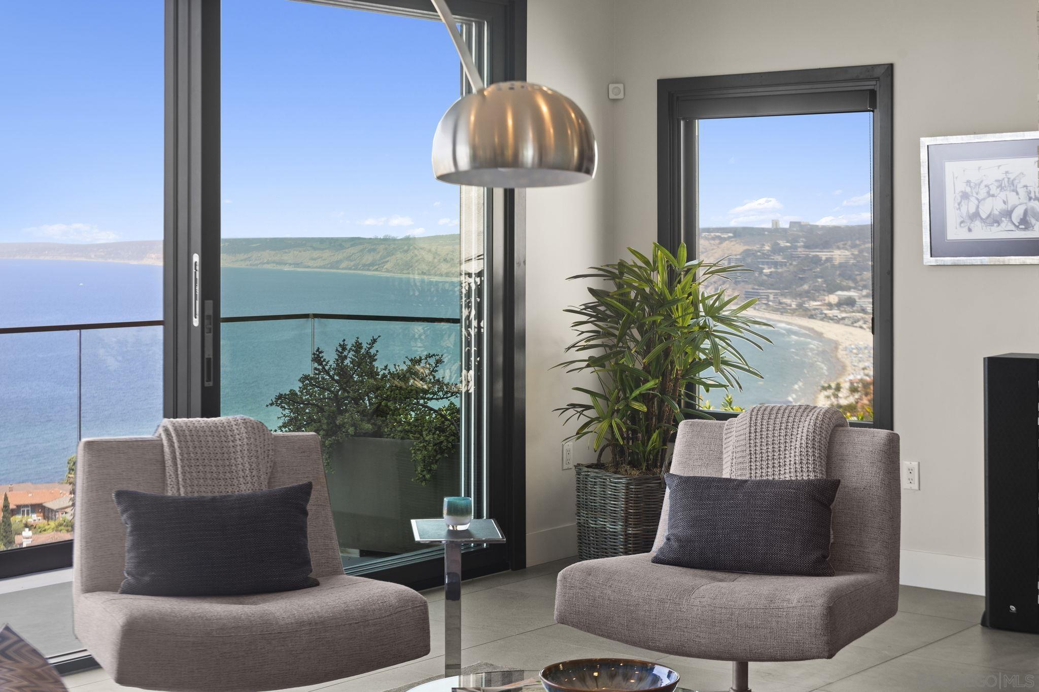 Detail Gallery Image 8 of 13 For 1586  Crespo Dr, La Jolla,  CA 92037 - 3 Beds | 3/1 Baths