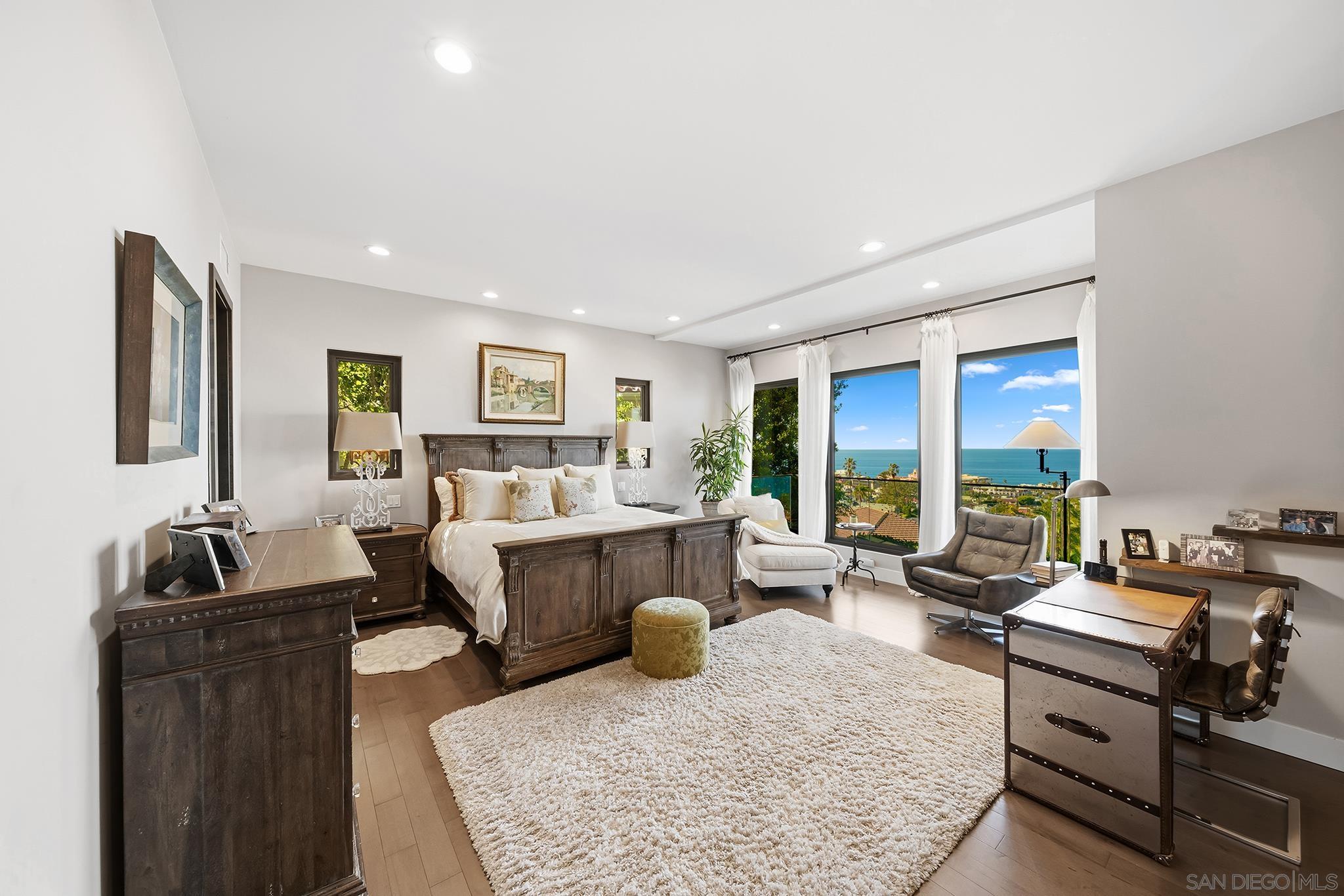 Detail Gallery Image 9 of 13 For 1586  Crespo Dr, La Jolla,  CA 92037 - 3 Beds | 3/1 Baths