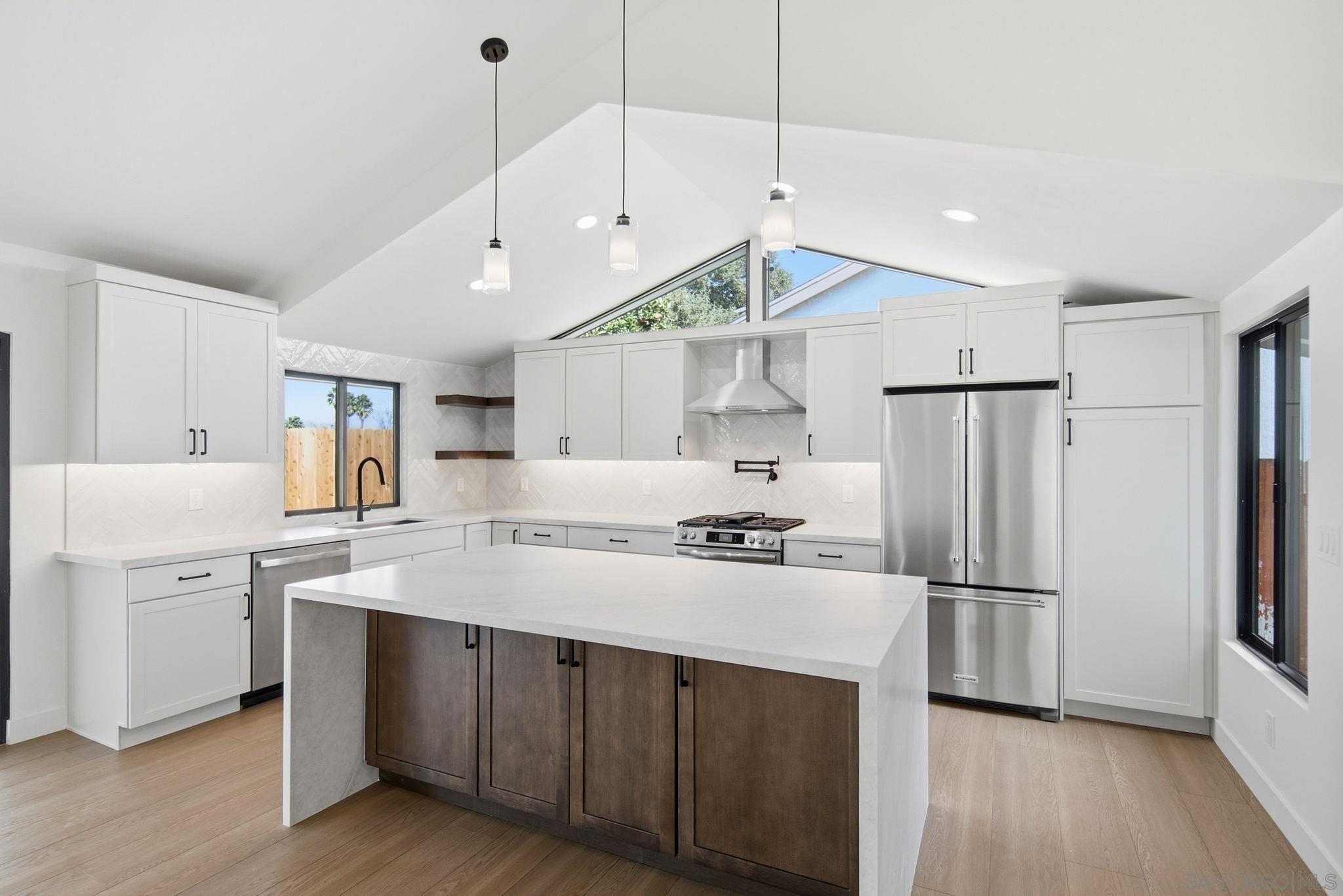 Front Image Thumbnail for SD260003168