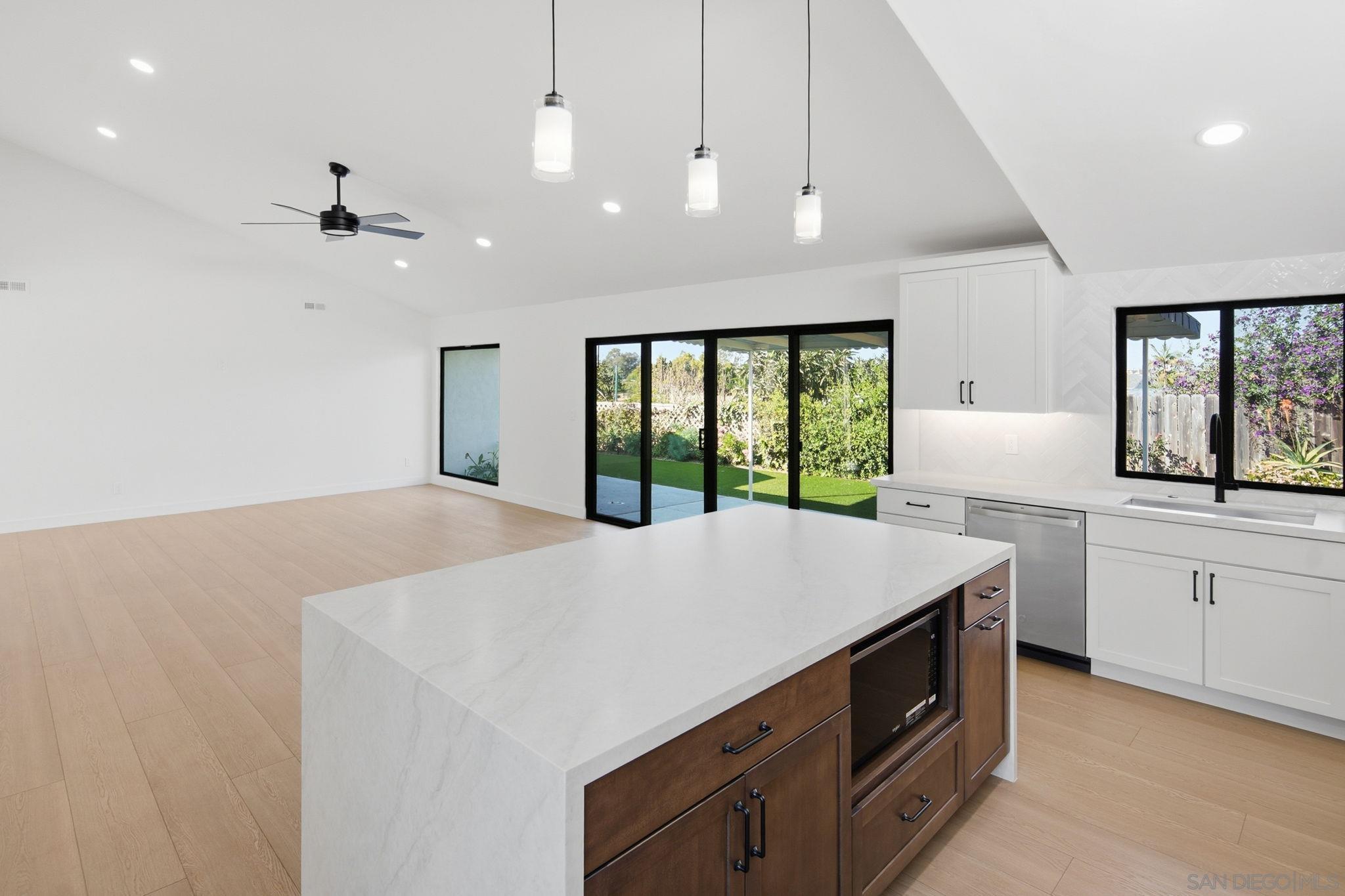 Detail Gallery Image 11 of 69 For 3128  Governor Drive, San Diego,  CA 92122 - 4 Beds | 2 Baths