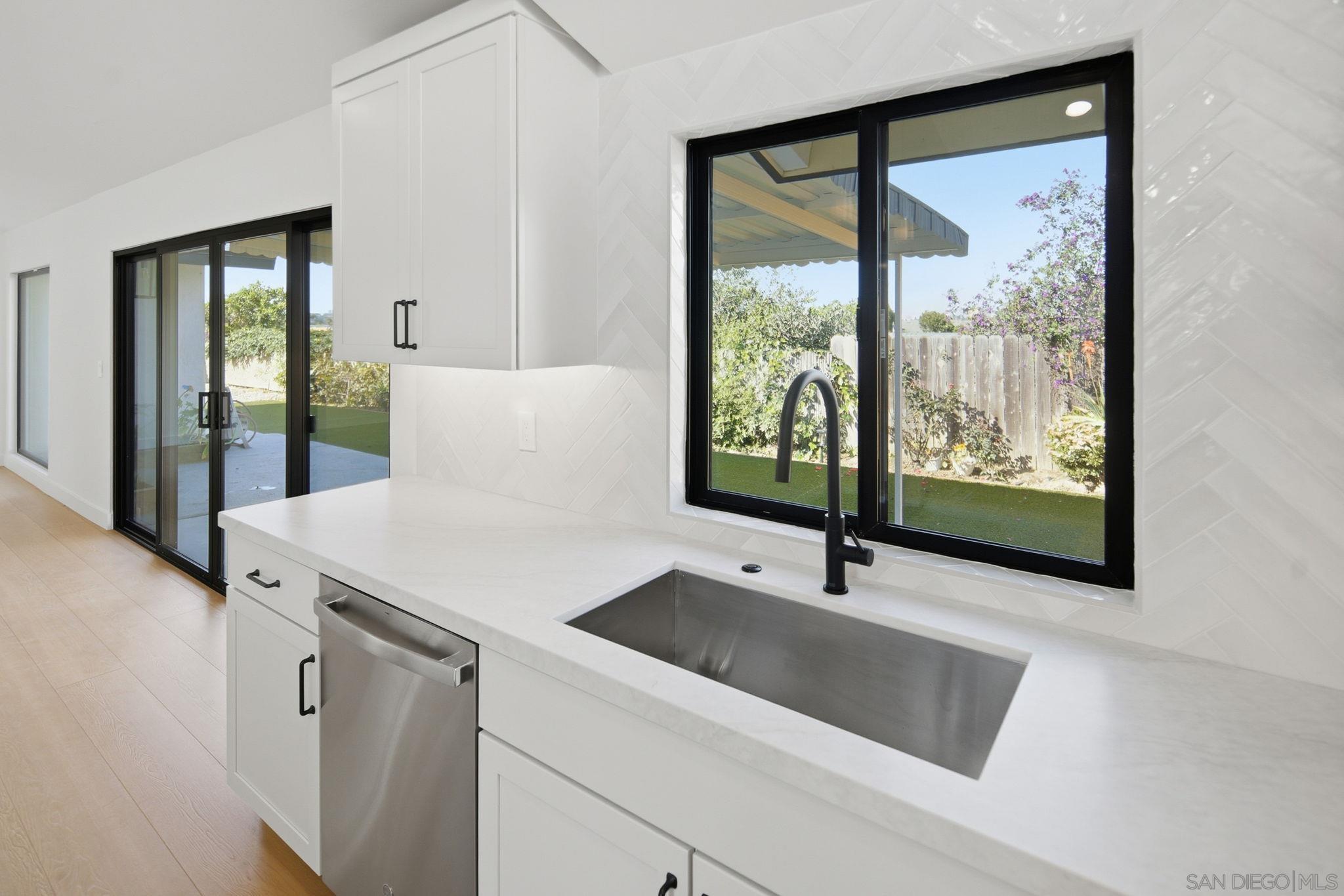 Detail Gallery Image 12 of 69 For 3128  Governor Drive, San Diego,  CA 92122 - 4 Beds | 2 Baths