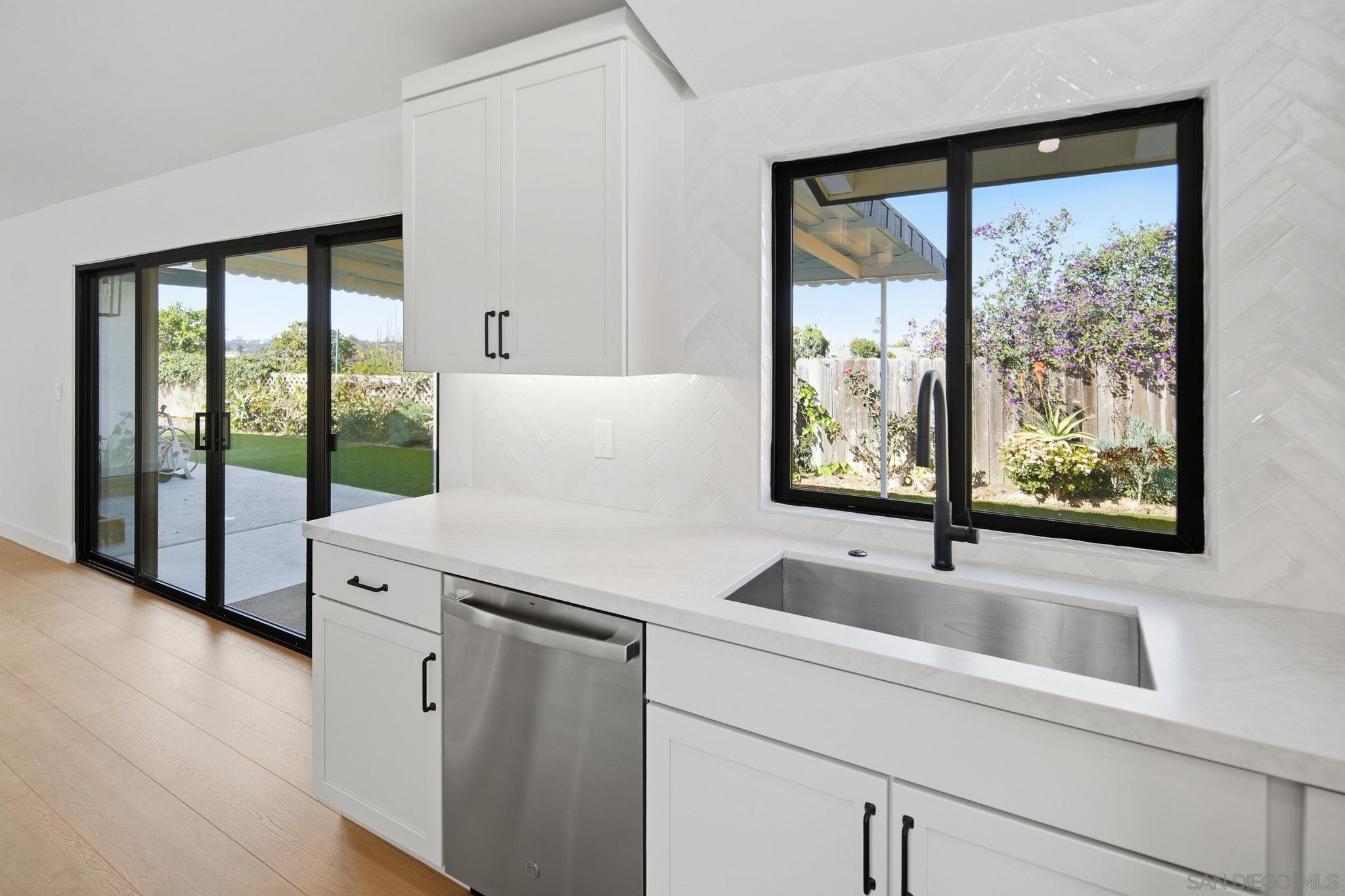 Detail Gallery Image 13 of 69 For 3128  Governor Drive, San Diego,  CA 92122 - 4 Beds | 2 Baths