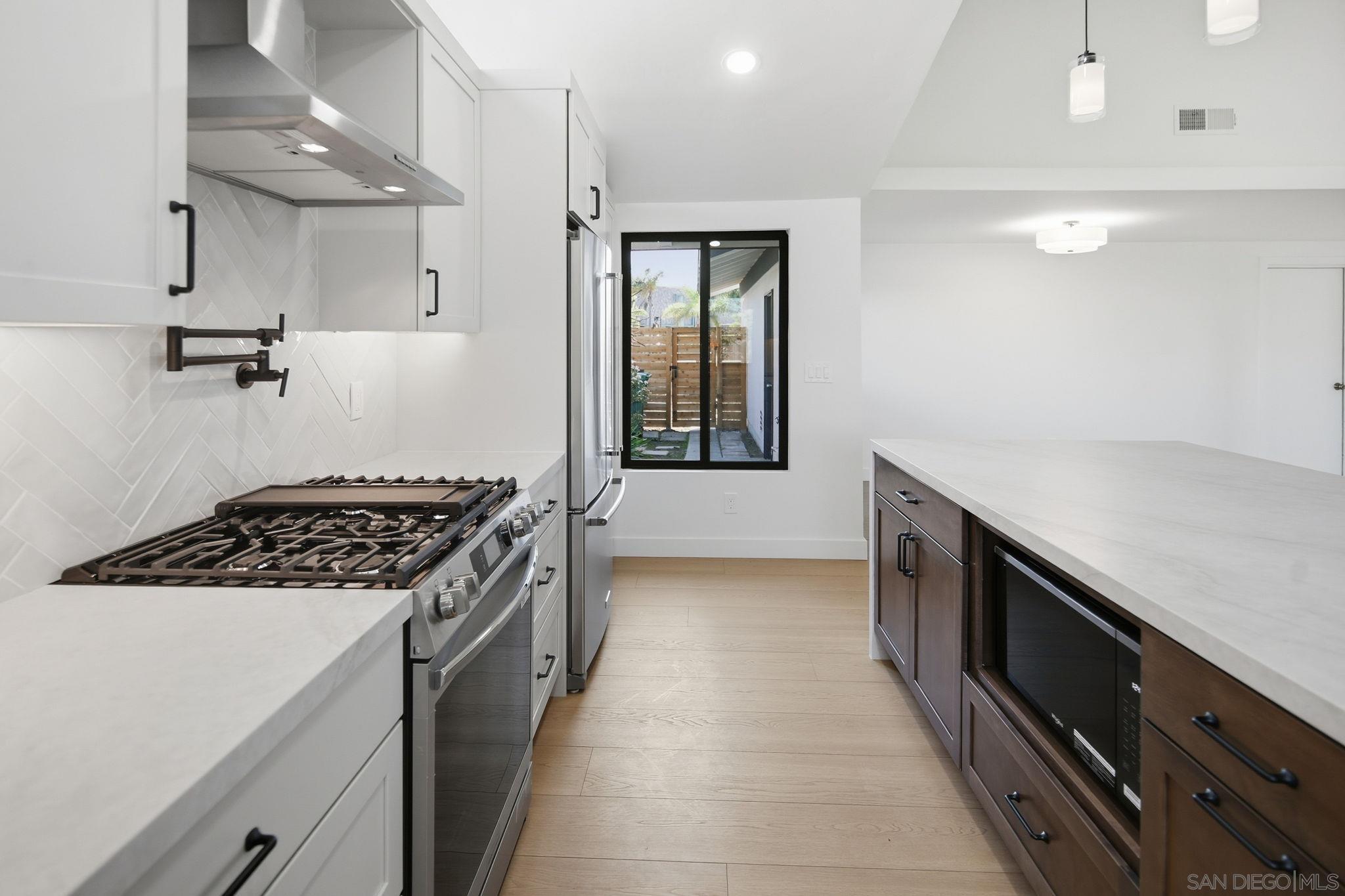 Detail Gallery Image 15 of 69 For 3128  Governor Drive, San Diego,  CA 92122 - 4 Beds | 2 Baths