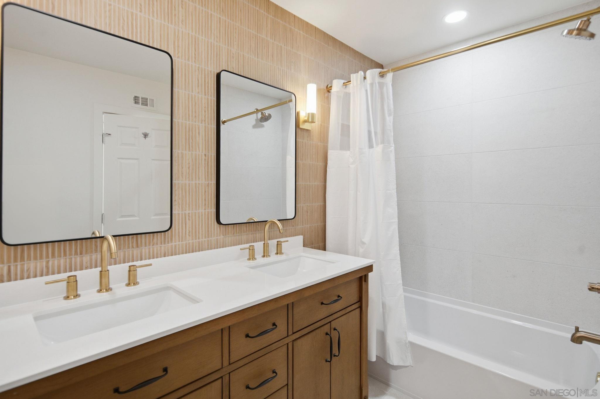 Detail Gallery Image 27 of 69 For 3128  Governor Drive, San Diego,  CA 92122 - 4 Beds | 2 Baths