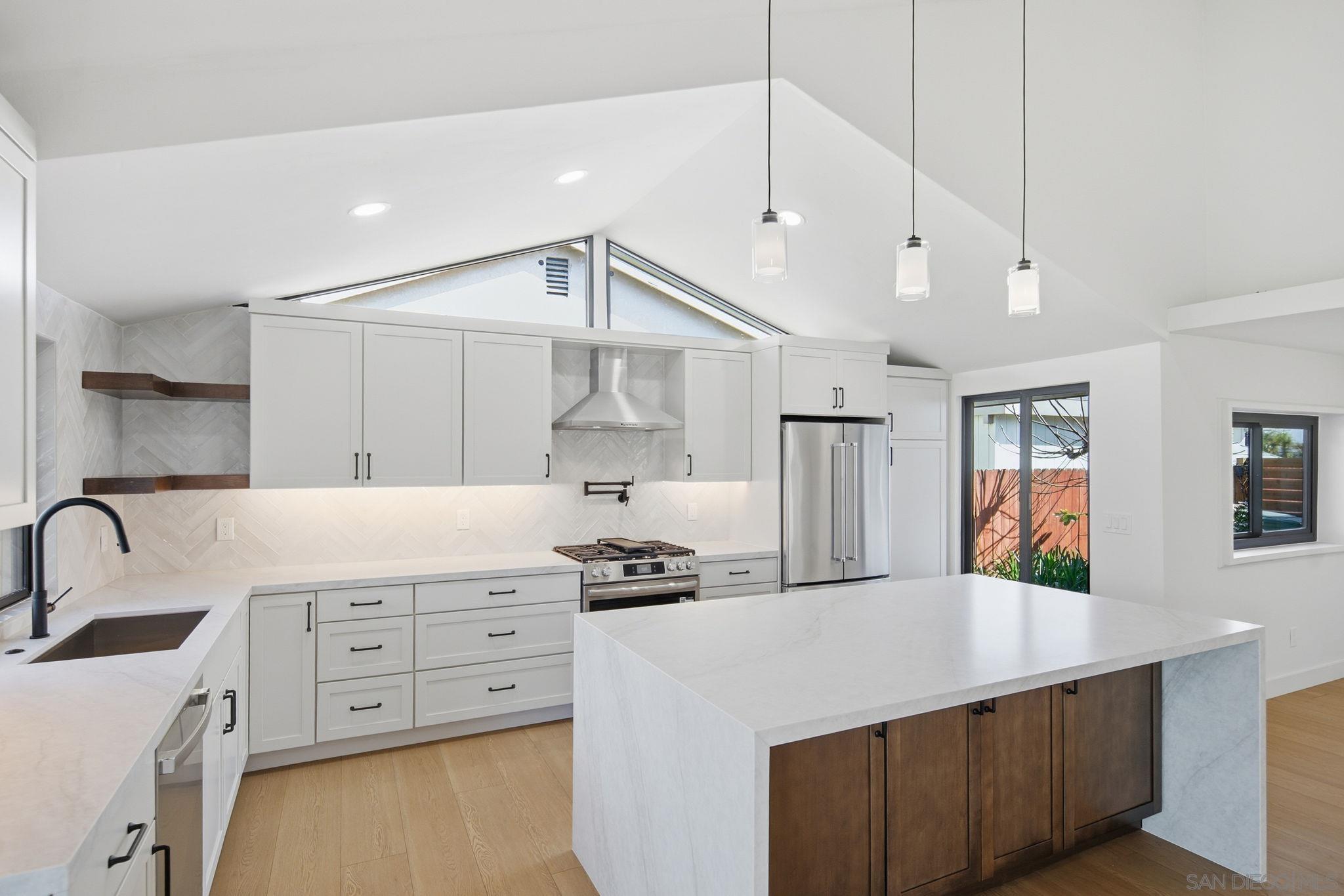 Detail Gallery Image 4 of 69 For 3128  Governor Drive, San Diego,  CA 92122 - 4 Beds | 2 Baths