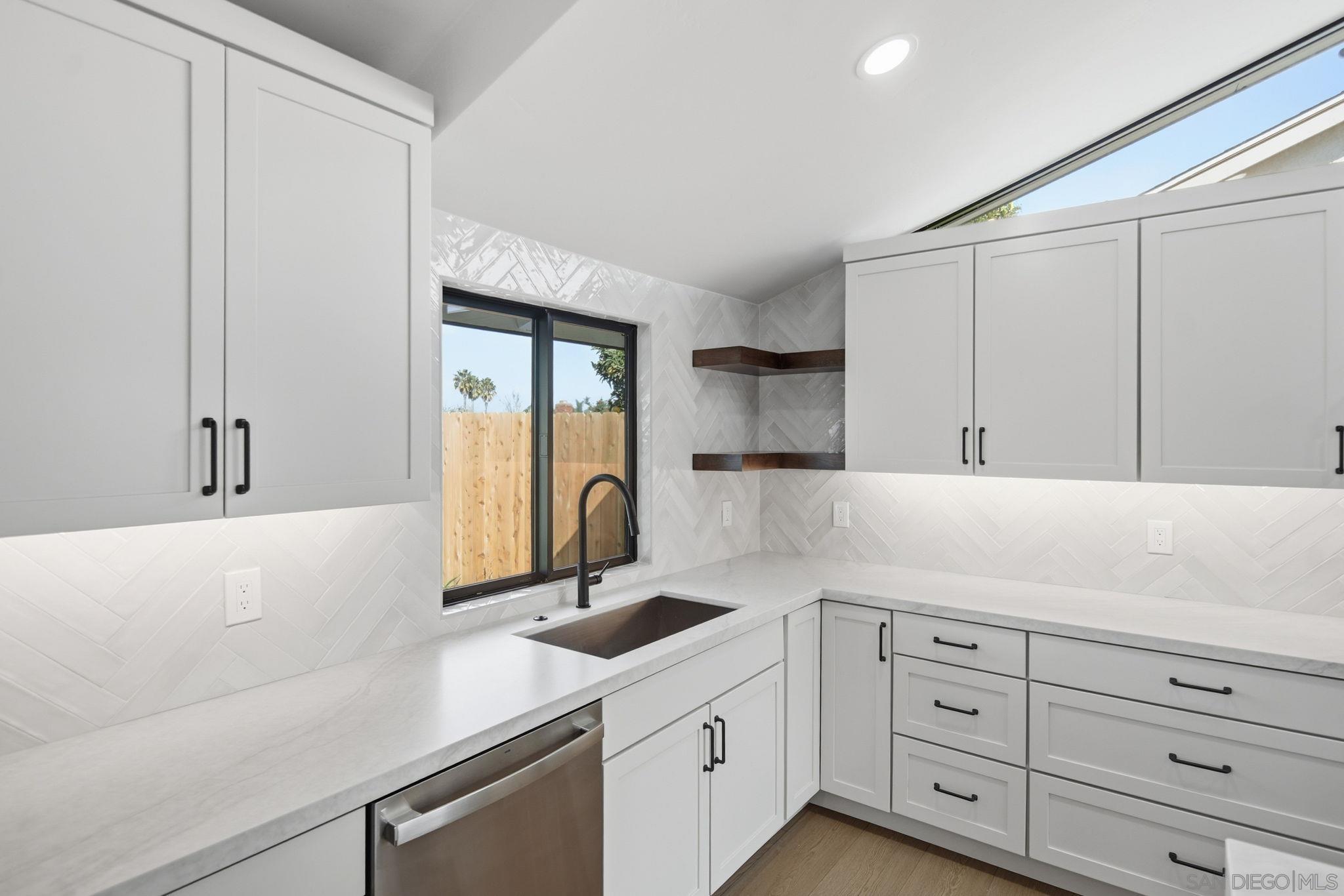 Detail Gallery Image 5 of 69 For 3128  Governor Drive, San Diego,  CA 92122 - 4 Beds | 2 Baths