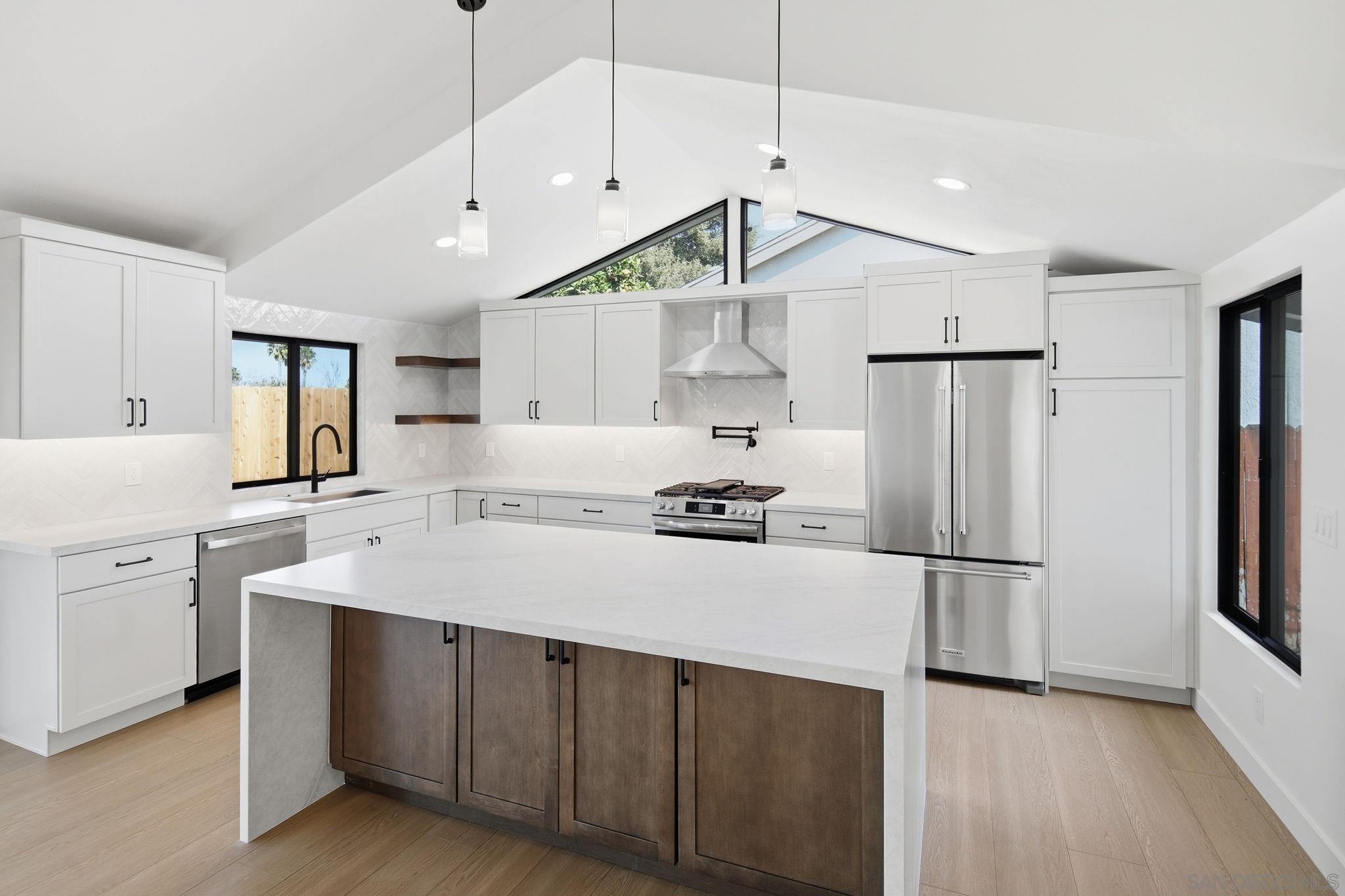 Detail Gallery Image 7 of 69 For 3128  Governor Drive, San Diego,  CA 92122 - 4 Beds | 2 Baths