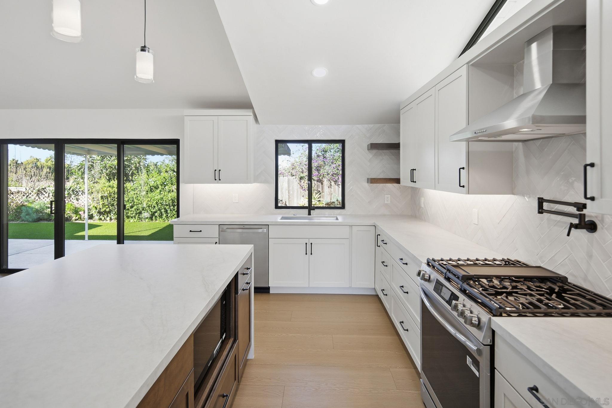 Detail Gallery Image 8 of 69 For 3128  Governor Drive, San Diego,  CA 92122 - 4 Beds | 2 Baths