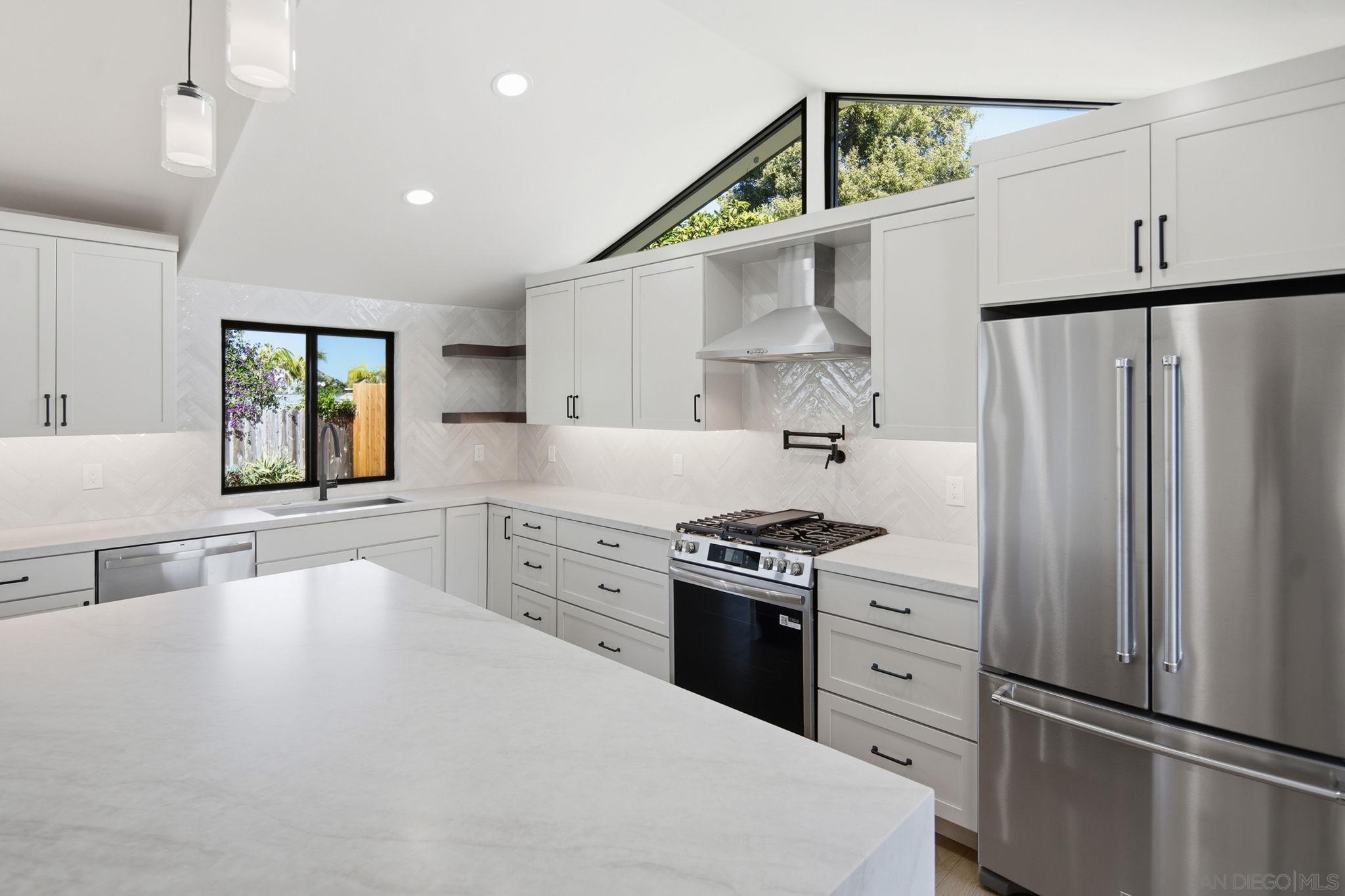 Detail Gallery Image 9 of 69 For 3128  Governor Drive, San Diego,  CA 92122 - 4 Beds | 2 Baths