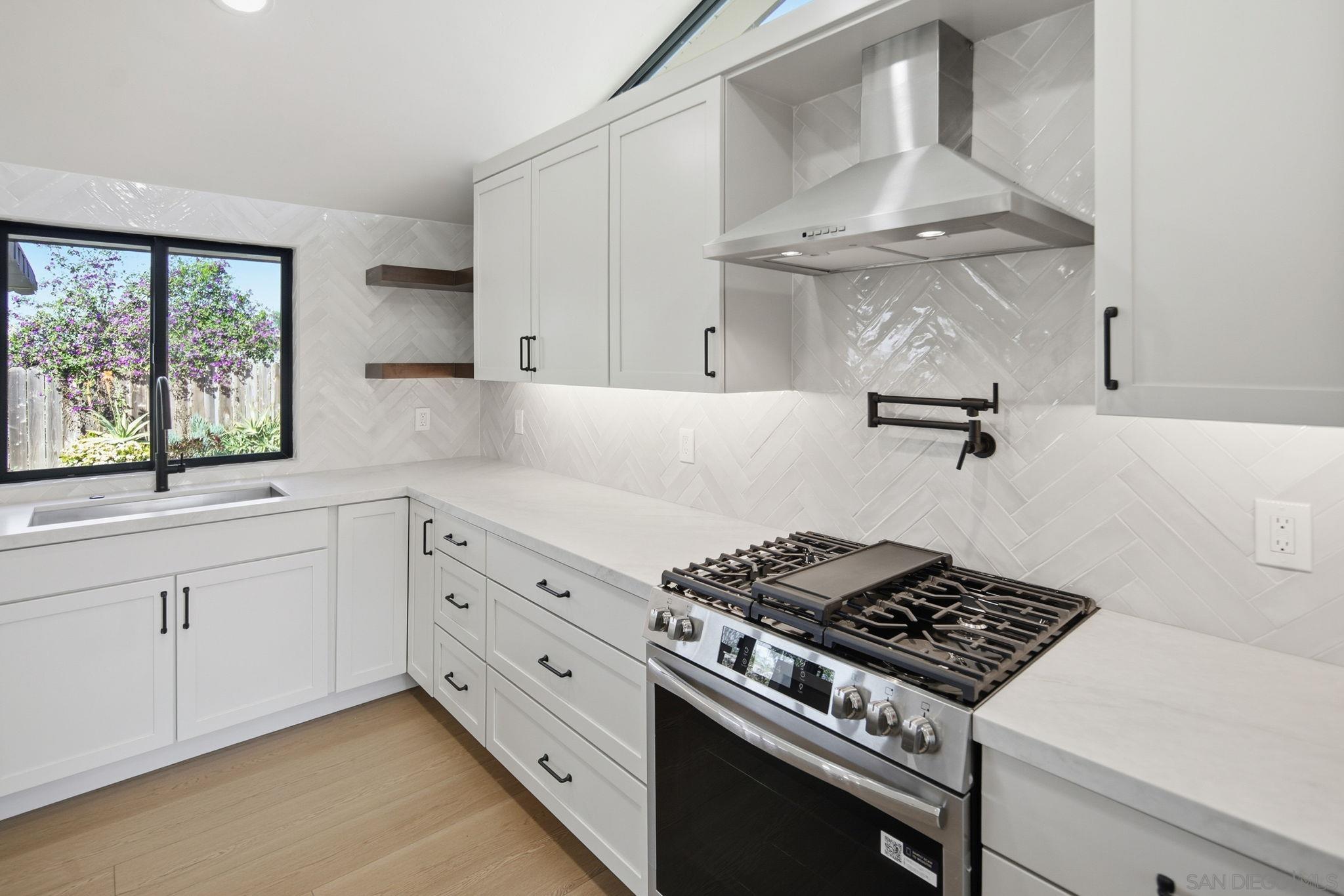 Detail Gallery Image 10 of 69 For 3128  Governor Drive, San Diego,  CA 92122 - 4 Beds | 2 Baths