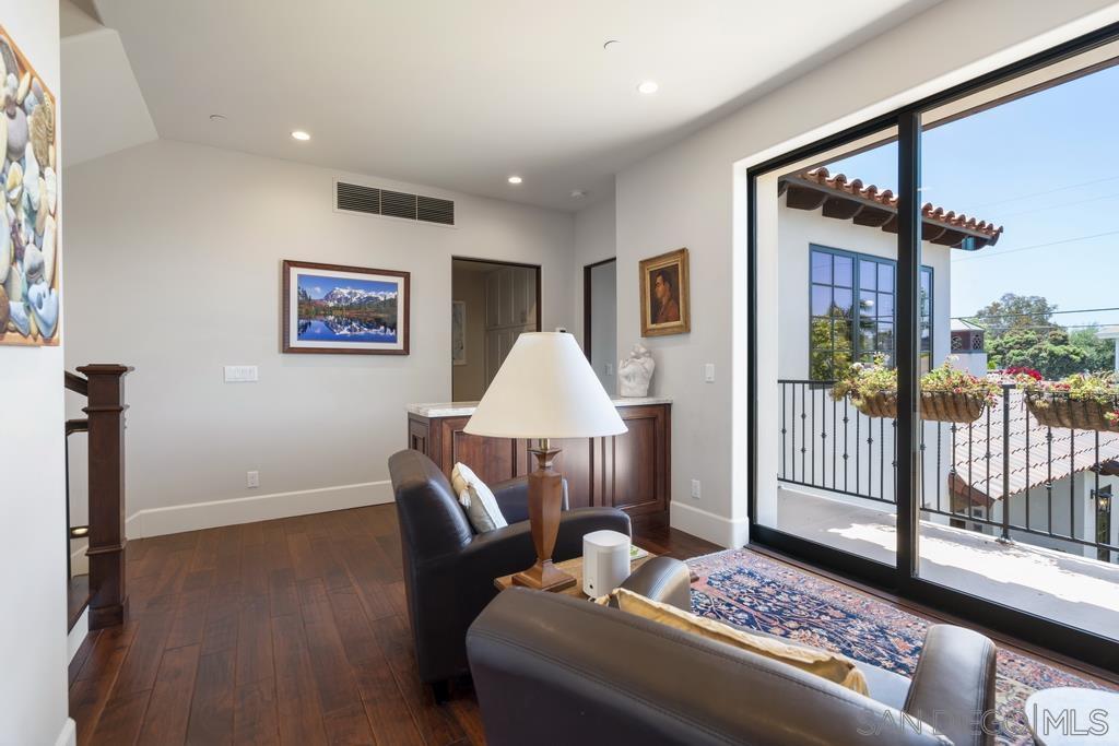 Detail Gallery Image 51 of 75 For Pine St, Coronado,  CA 92118 - 4 Beds | 3/1 Baths