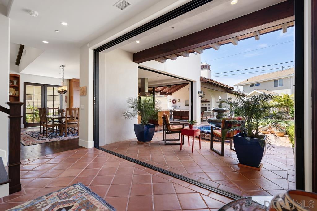 Detail Gallery Image 10 of 75 For Pine St, Coronado,  CA 92118 - 4 Beds | 3/1 Baths