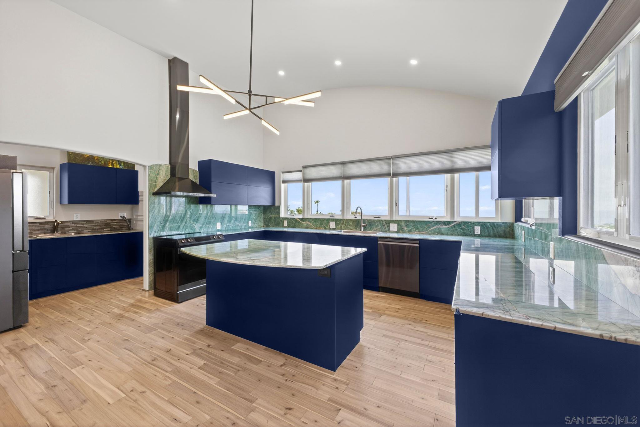 Detail Gallery Image 3 of 19 For 6706  Avenida Mañana St, La Jolla,  CA 92037 - 1 Beds | 1 Baths