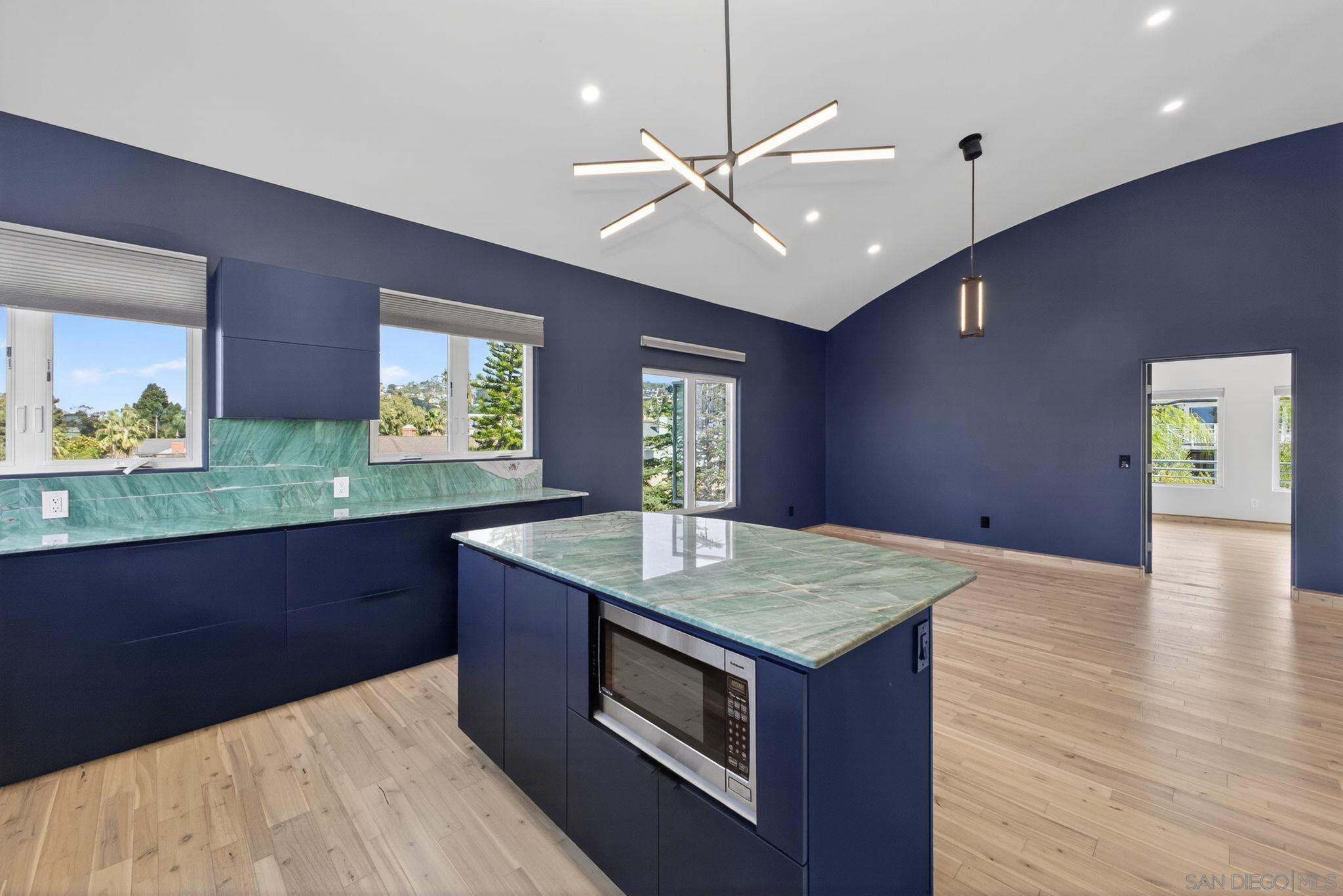 Detail Gallery Image 4 of 19 For 6706  Avenida Mañana St, La Jolla,  CA 92037 - 1 Beds | 1 Baths