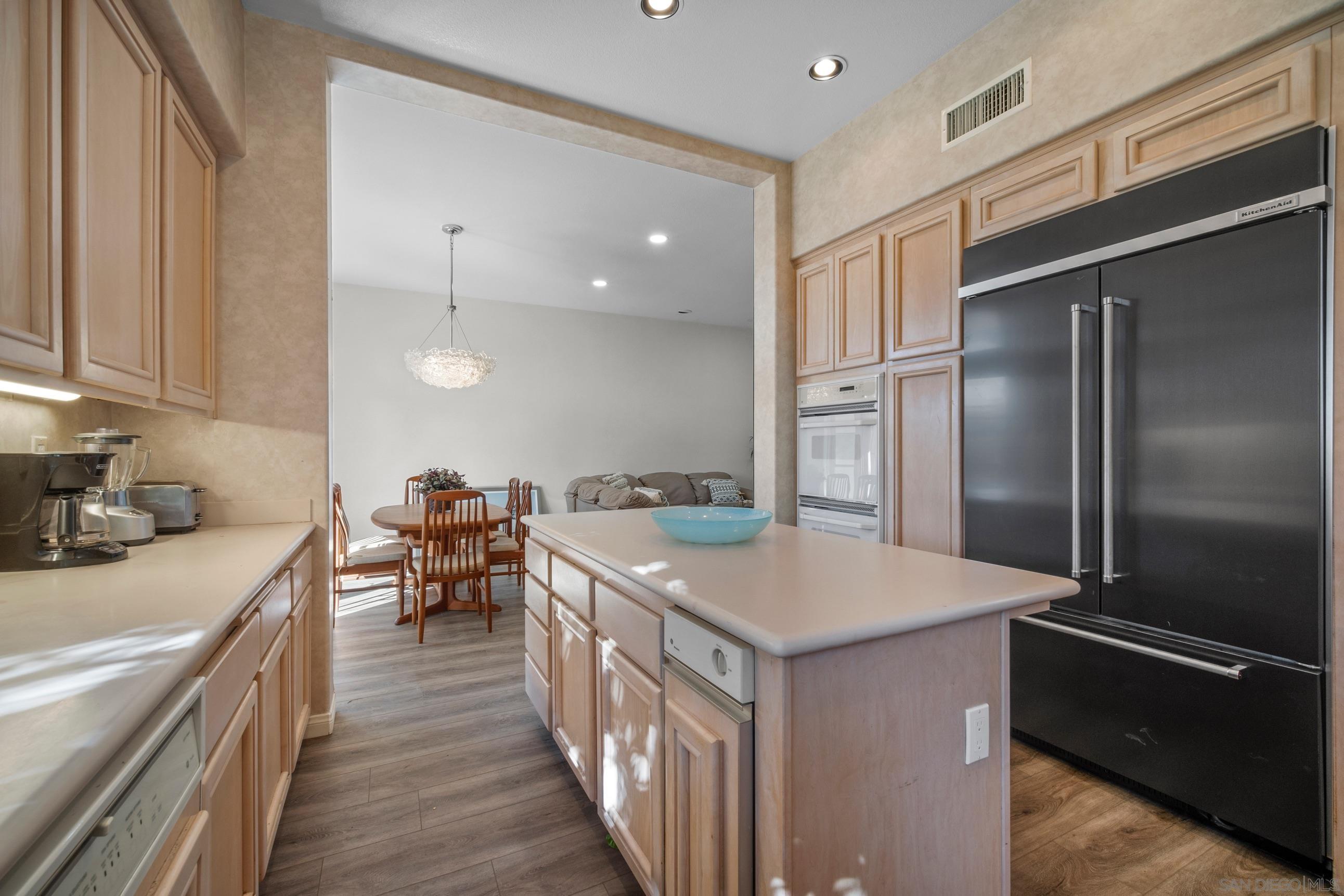 Detail Gallery Image 11 of 25 For 5380  Renaissance Ave, San Diego,  CA 92122 - 4 Beds | 3/1 Baths