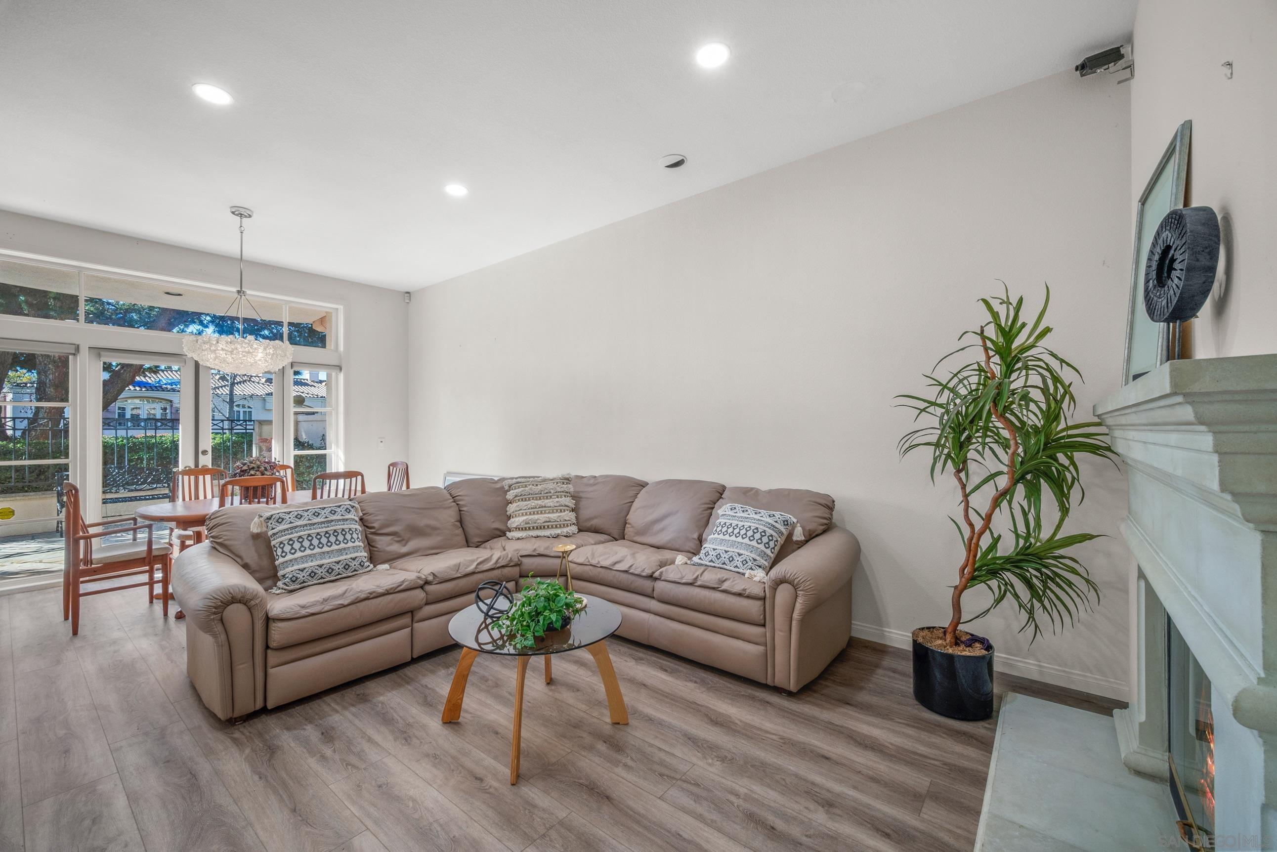 Detail Gallery Image 7 of 25 For 5380  Renaissance Ave, San Diego,  CA 92122 - 4 Beds | 3/1 Baths