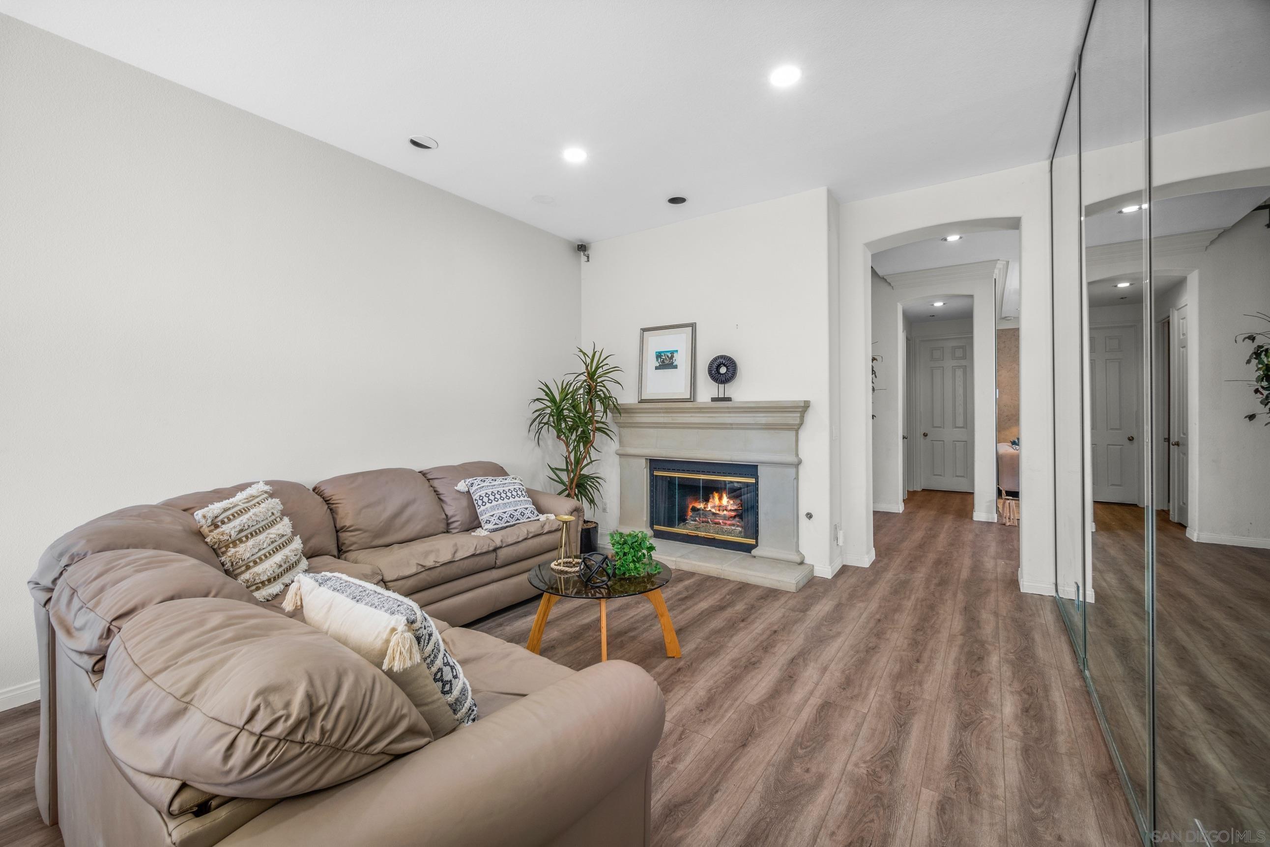 Detail Gallery Image 8 of 25 For 5380  Renaissance Ave, San Diego,  CA 92122 - 4 Beds | 3/1 Baths