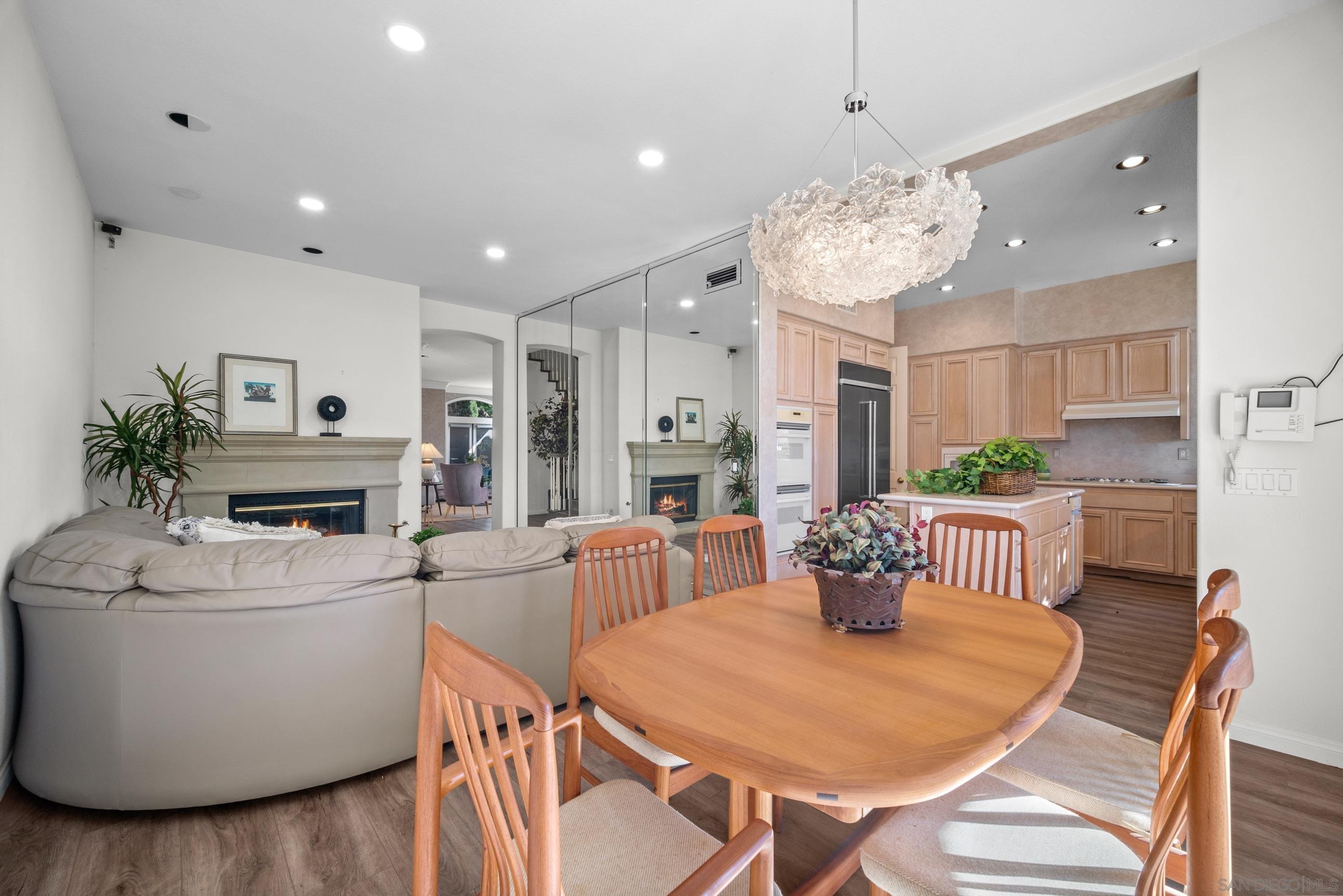 Detail Gallery Image 9 of 25 For 5380  Renaissance Ave, San Diego,  CA 92122 - 4 Beds | 3/1 Baths