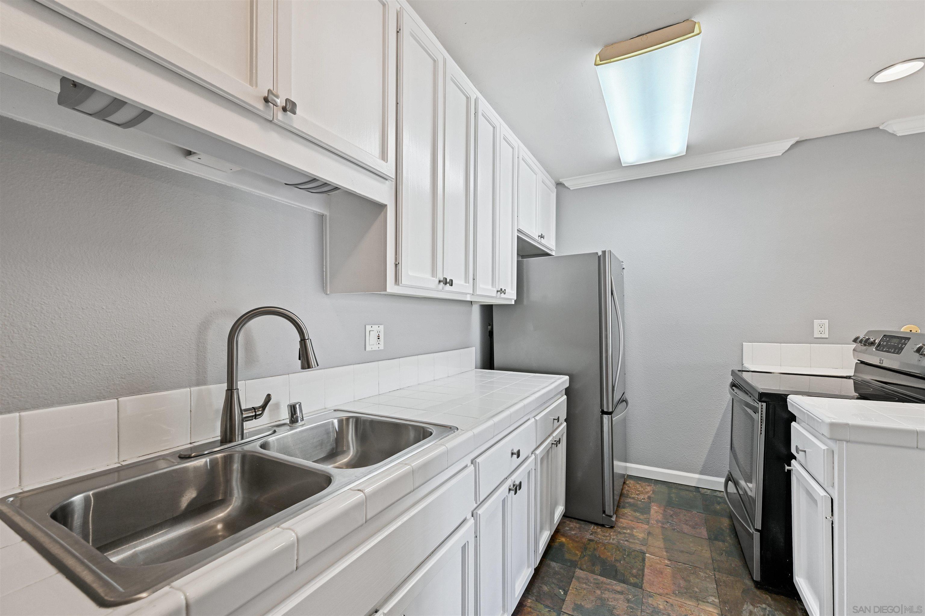 Detail Gallery Image 6 of 21 For 2330  Hosp Way  #202,  Carlsbad,  CA 92008 - 2 Beds | 1 Baths