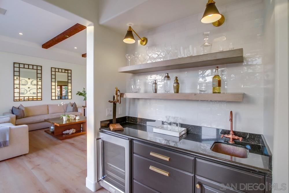 Detail Gallery Image 11 of 50 For 10  Ocean Court, Coronado,  CA 92118 - 6 Beds | 5/1 Baths