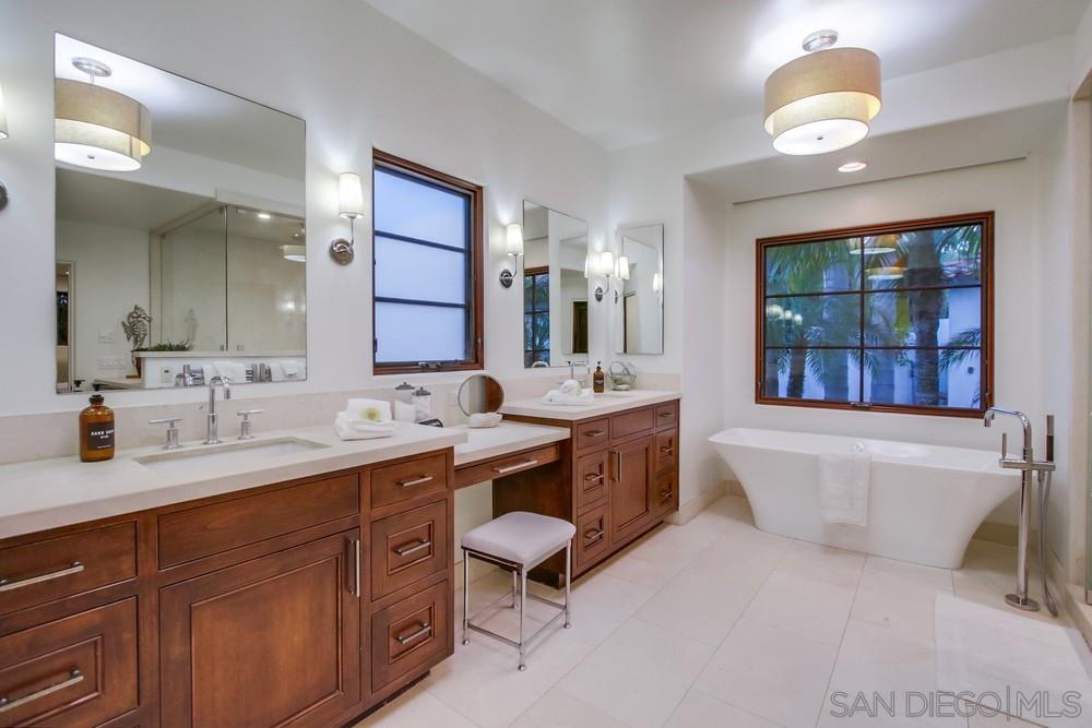 Detail Gallery Image 15 of 50 For 10  Ocean Court, Coronado,  CA 92118 - 6 Beds | 5/1 Baths