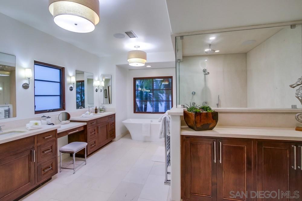 Detail Gallery Image 16 of 50 For 10  Ocean Court, Coronado,  CA 92118 - 6 Beds | 5/1 Baths