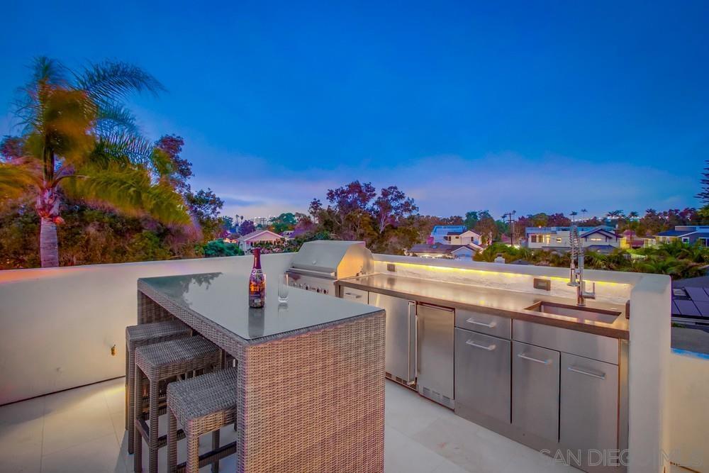 Detail Gallery Image 4 of 50 For 10  Ocean Court, Coronado,  CA 92118 - 6 Beds | 5/1 Baths