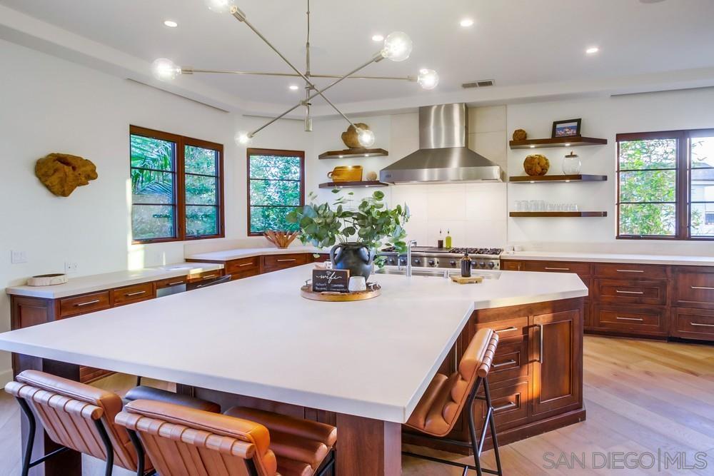 Detail Gallery Image 8 of 50 For 10  Ocean Court, Coronado,  CA 92118 - 6 Beds | 5/1 Baths