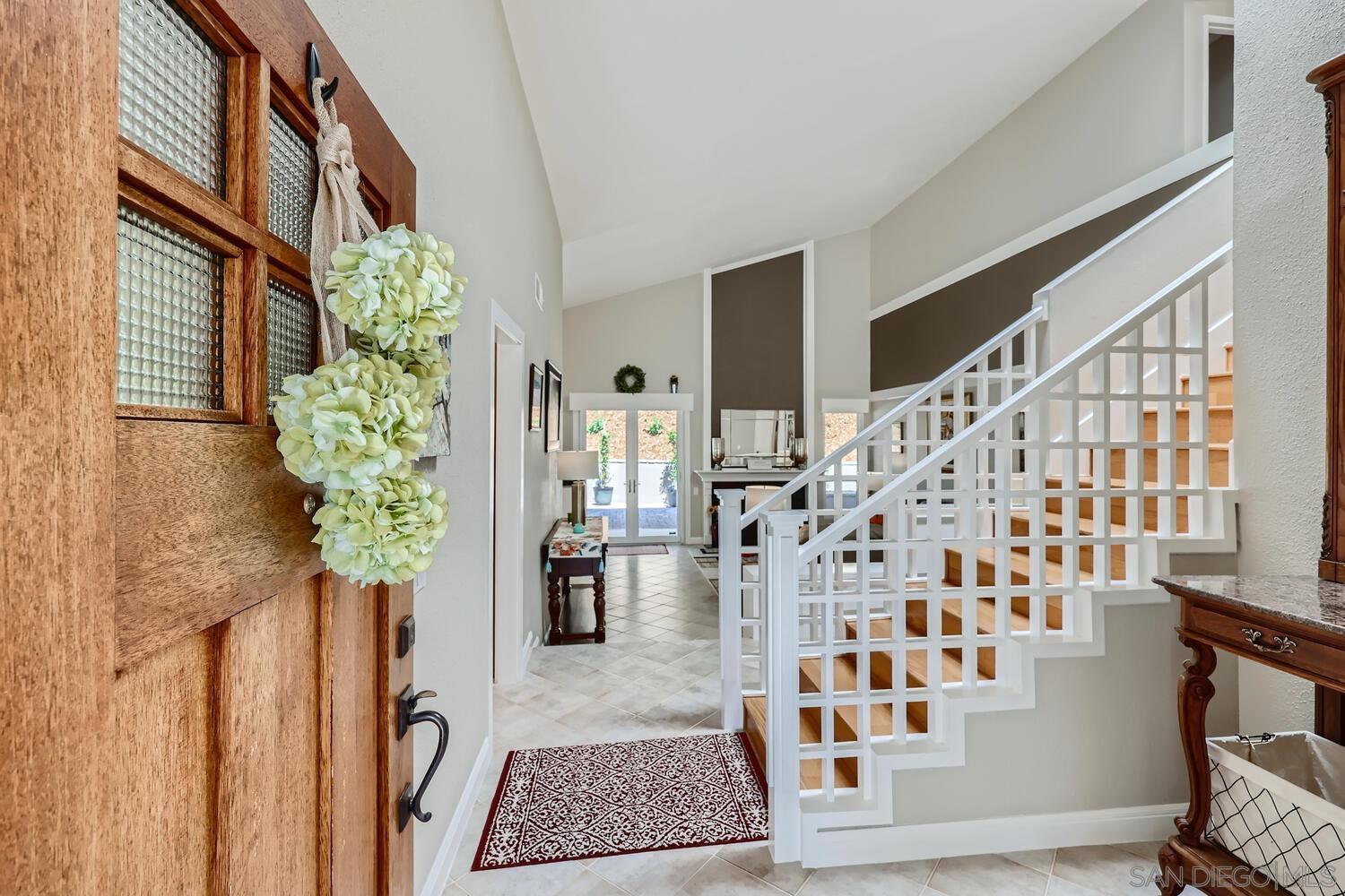 Detail Gallery Image 3 of 31 For 10808  Valiente Court, San Diego,  CA 92124 - 5 Beds | 3 Baths