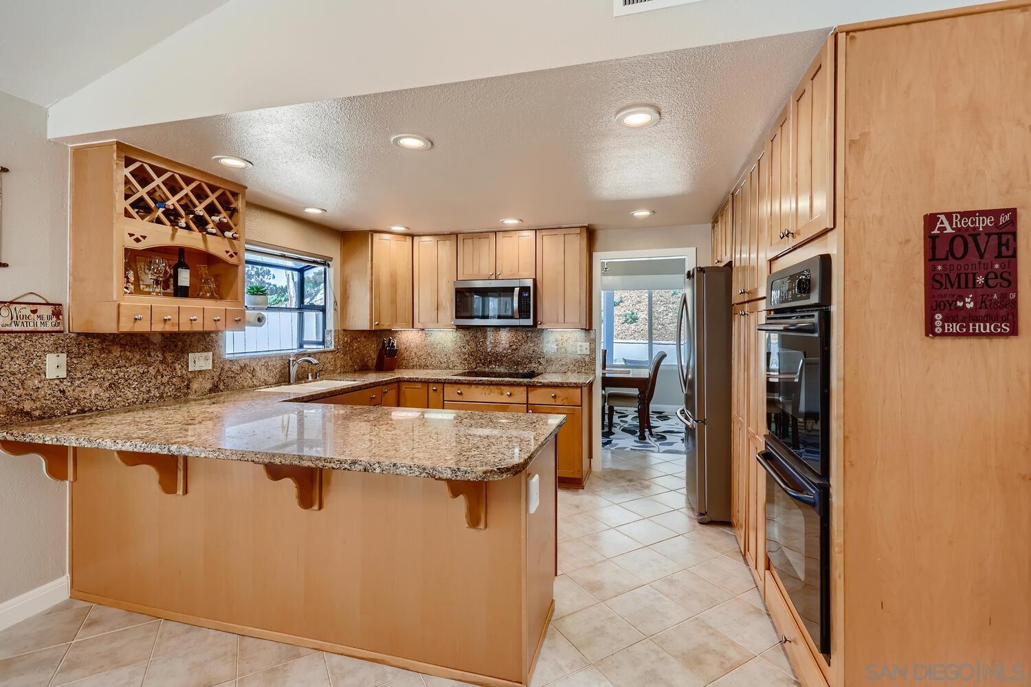 Detail Gallery Image 6 of 31 For 10808  Valiente Court, San Diego,  CA 92124 - 5 Beds | 3 Baths