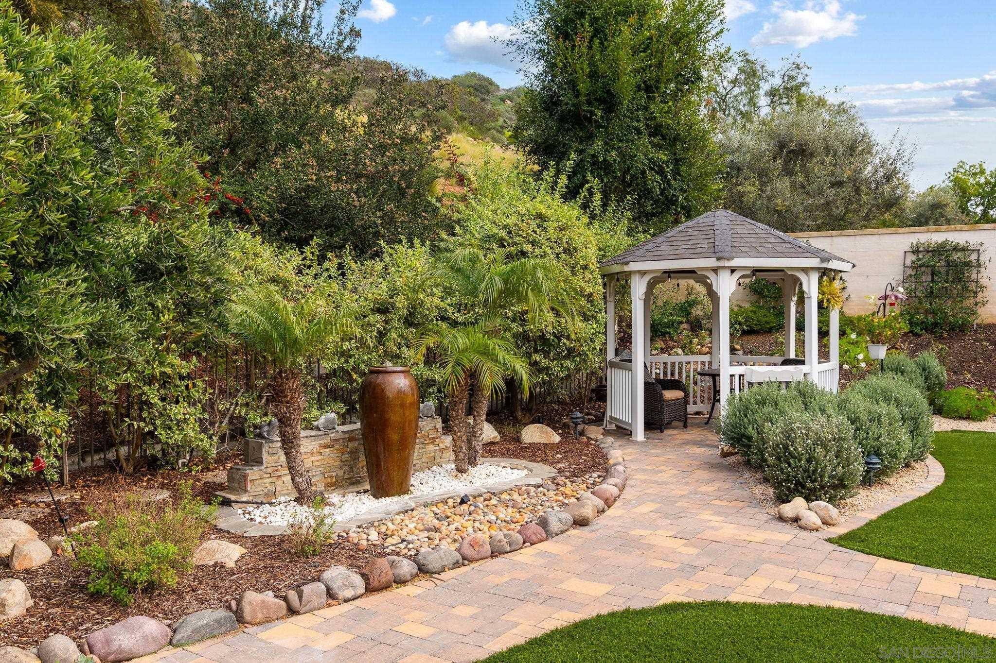 Detail Gallery Image 16 of 18 For 17051  San Antonio Rose Ct, San Diego,  CA 92127 - 4 Beds | 4/1 Baths