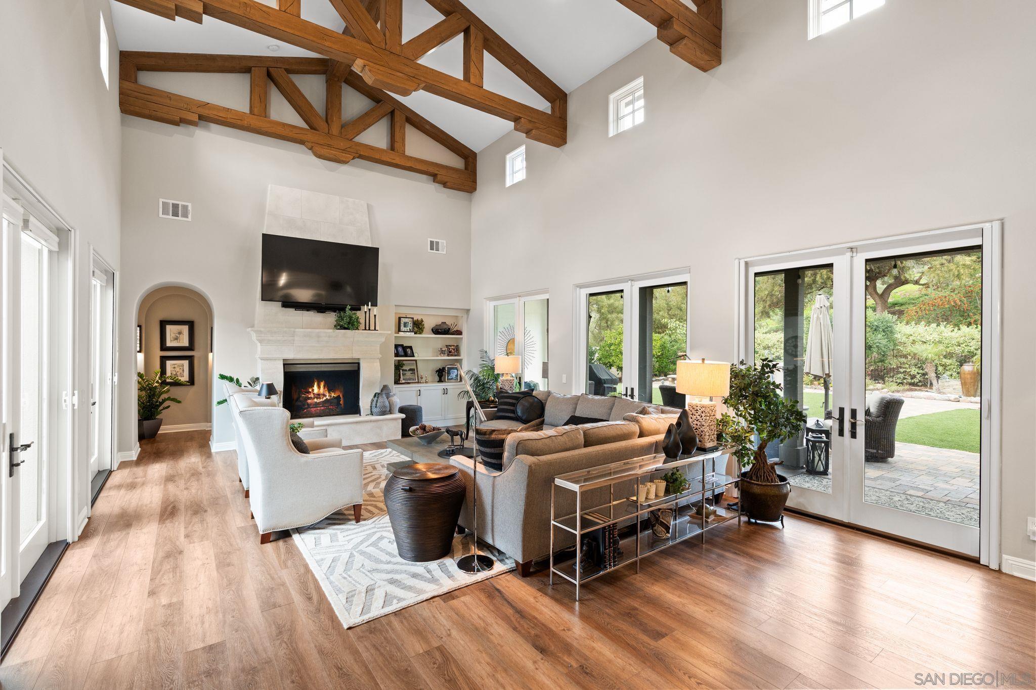 Detail Gallery Image 4 of 18 For 17051  San Antonio Rose Ct, San Diego,  CA 92127 - 4 Beds | 4/1 Baths