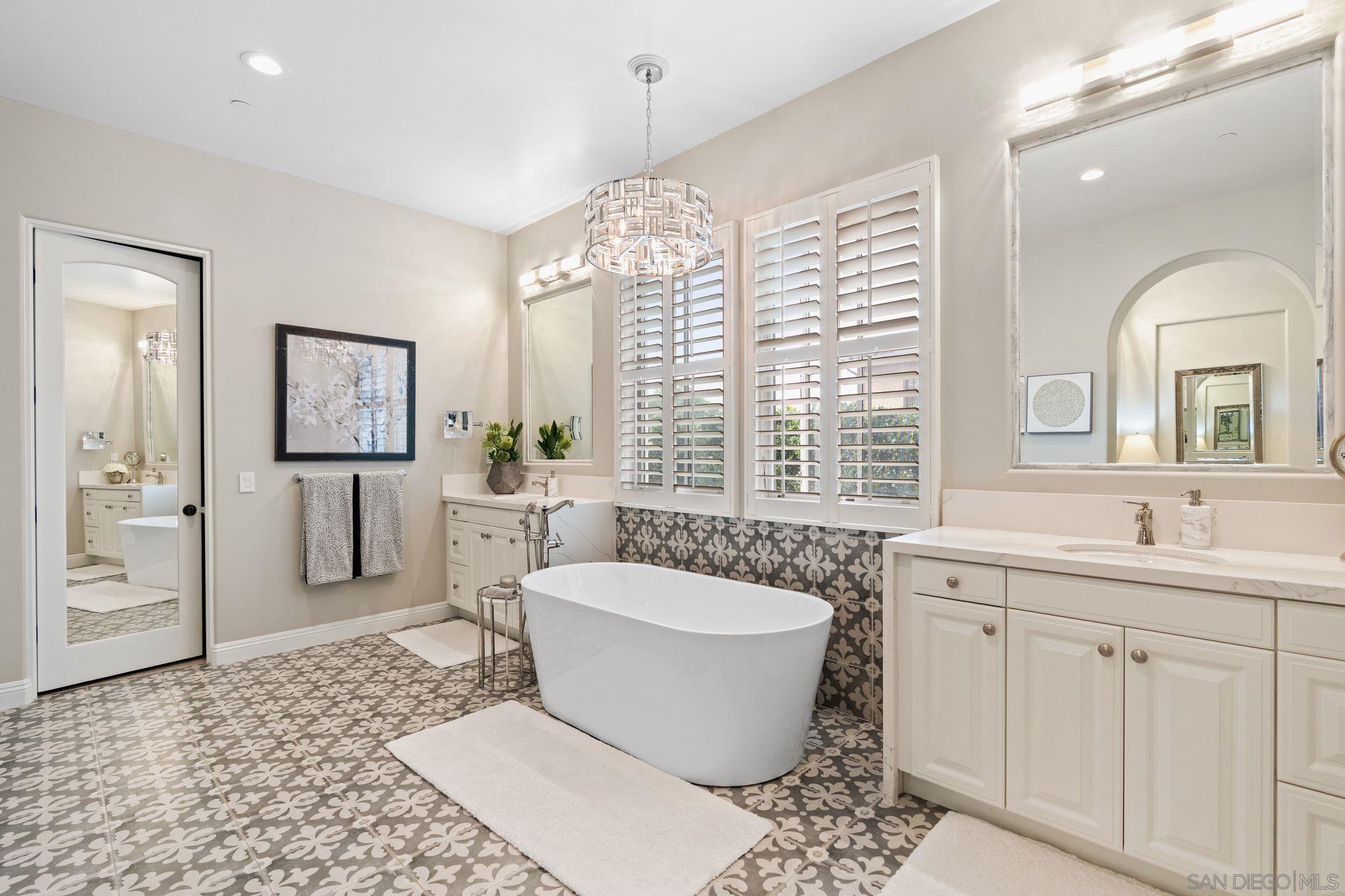 Detail Gallery Image 9 of 18 For 17051  San Antonio Rose Ct, San Diego,  CA 92127 - 4 Beds | 4/1 Baths