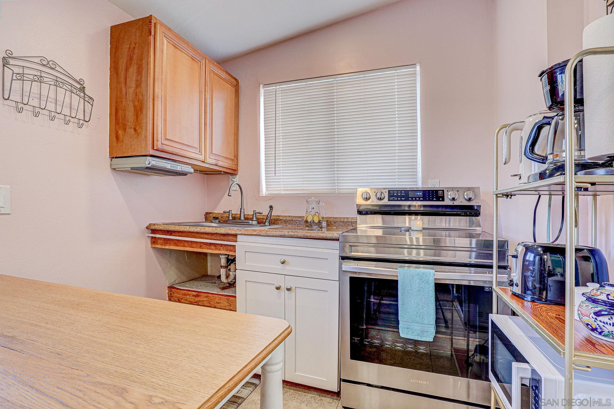 Detail Gallery Image 6 of 13 For 999  E Division St  D20, National City,  CA 91950 - 1 Beds | 1 Baths