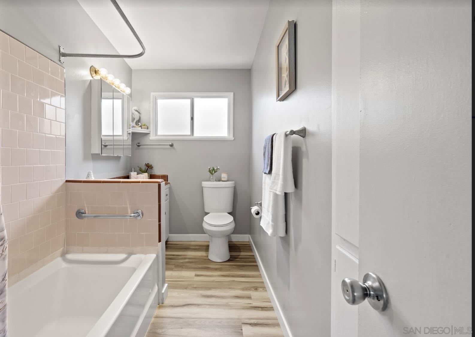 Detail Gallery Image 6 of 7 For 4628  Coconino Way, San Diego,  CA 92117 - 3 Beds | 2 Baths