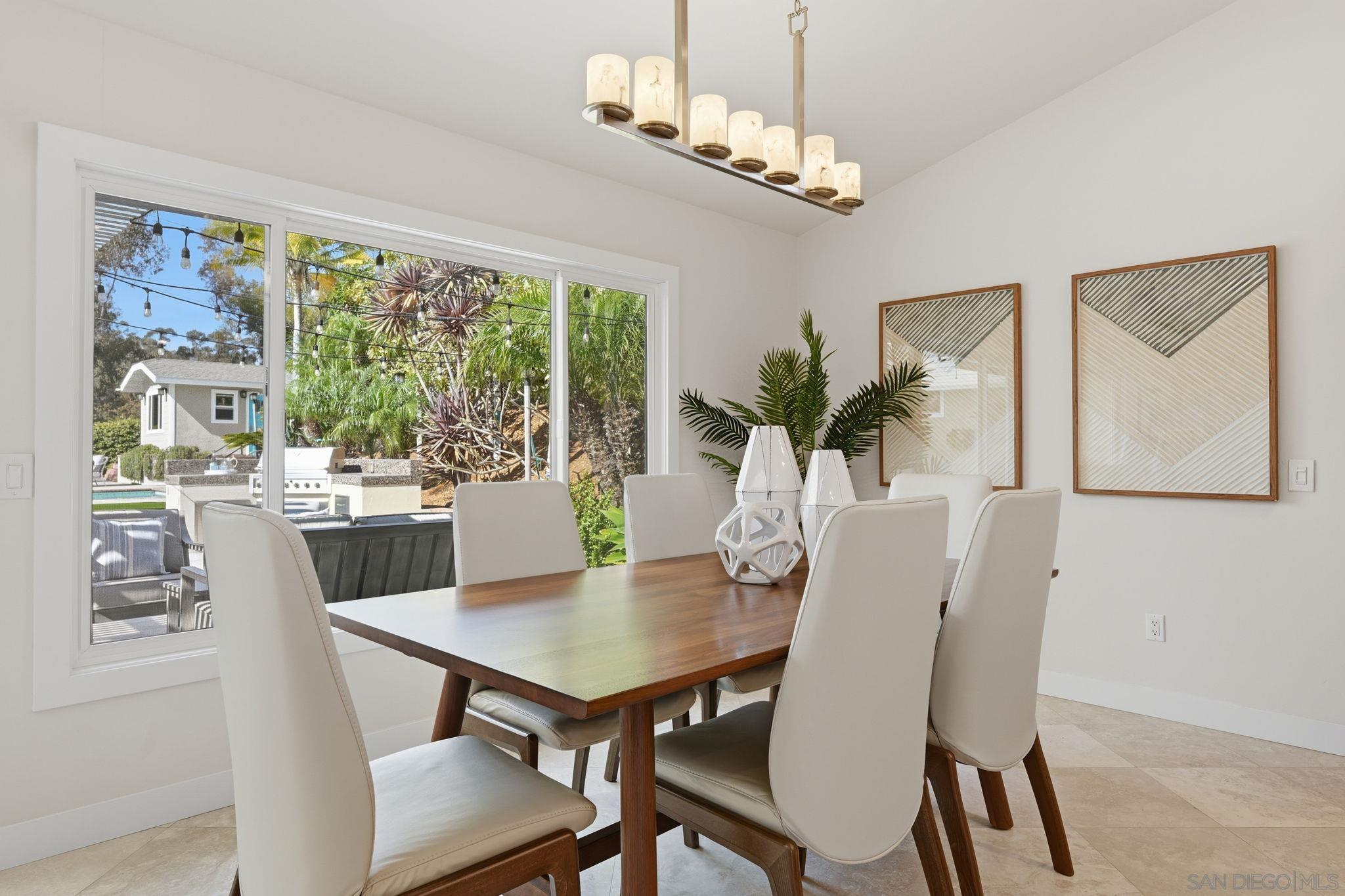 Detail Gallery Image 11 of 75 For 2742  Glasgow Dr, Carlsbad,  CA 92010 - 4 Beds | 3/1 Baths