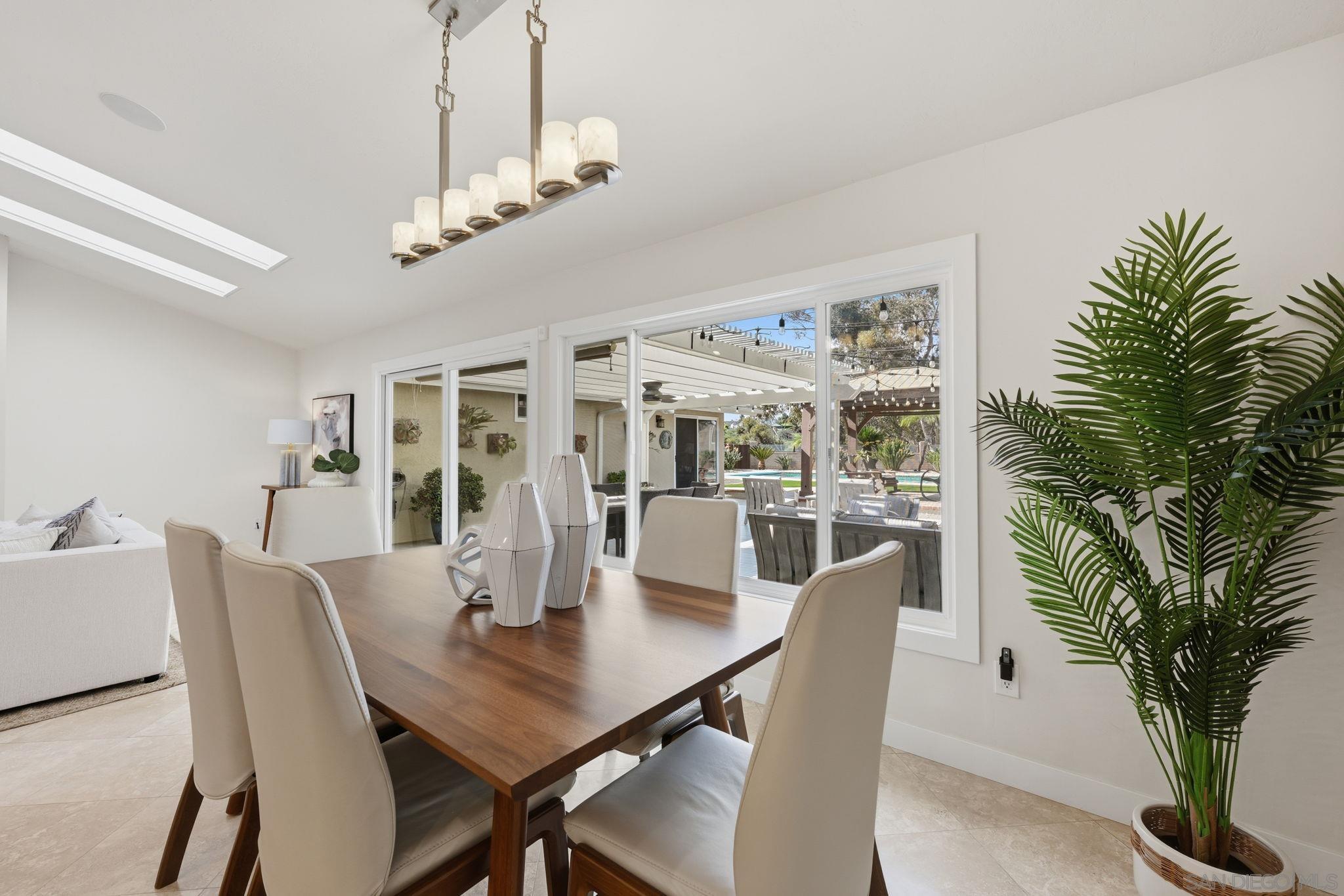 Detail Gallery Image 12 of 75 For 2742  Glasgow Dr, Carlsbad,  CA 92010 - 4 Beds | 3/1 Baths