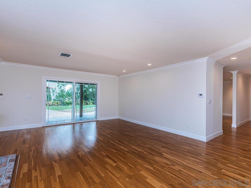 Detail Gallery Image 11 of 41 For 3269  Wellesly Ave, San Diego,  CA 92122 - 3 Beds | 3 Baths