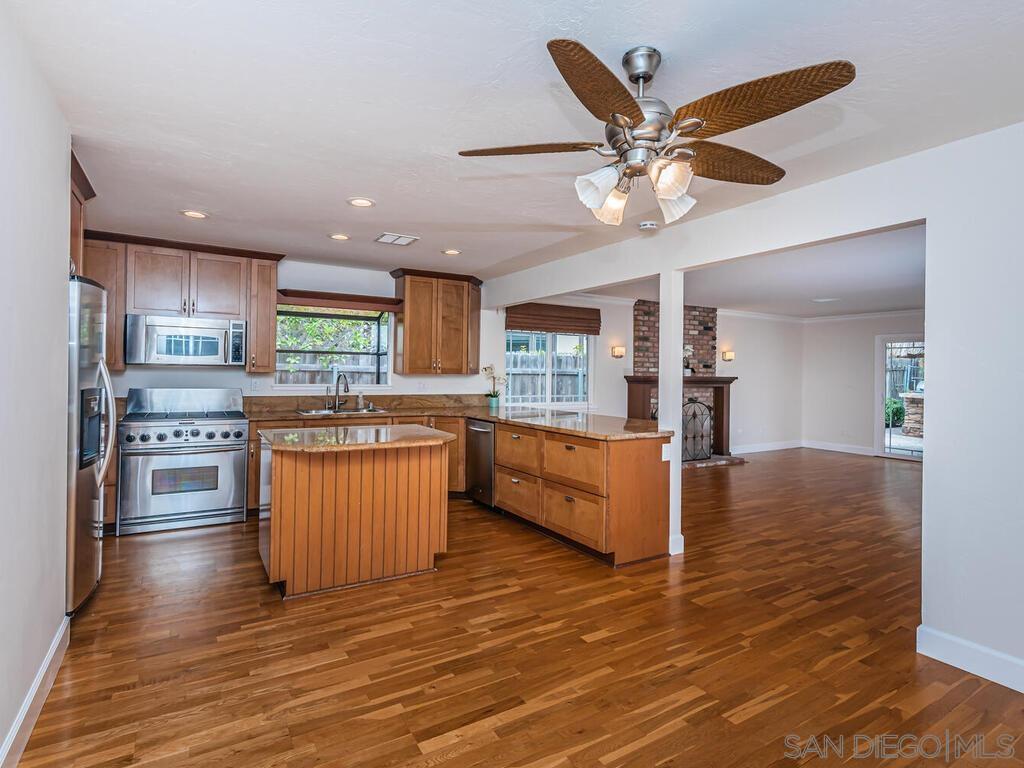 Detail Gallery Image 15 of 41 For 3269  Wellesly Ave, San Diego,  CA 92122 - 3 Beds | 3 Baths