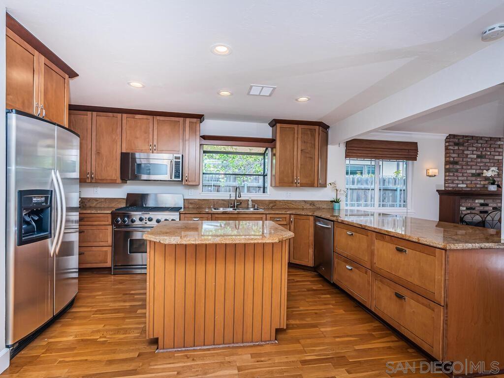 Detail Gallery Image 16 of 41 For 3269  Wellesly Ave, San Diego,  CA 92122 - 3 Beds | 3 Baths