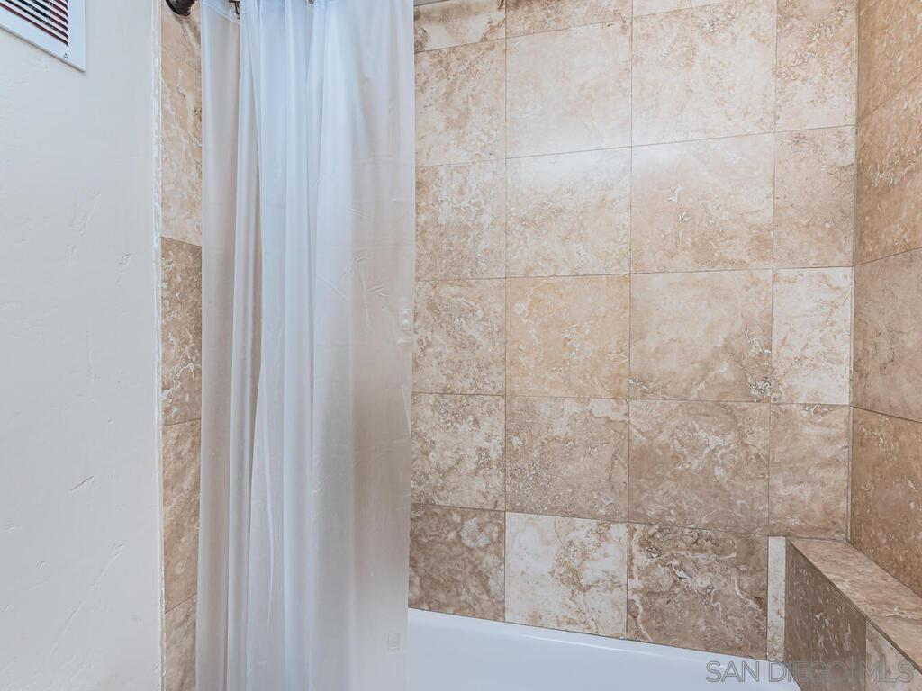 Detail Gallery Image 21 of 41 For 3269  Wellesly Ave, San Diego,  CA 92122 - 3 Beds | 3 Baths