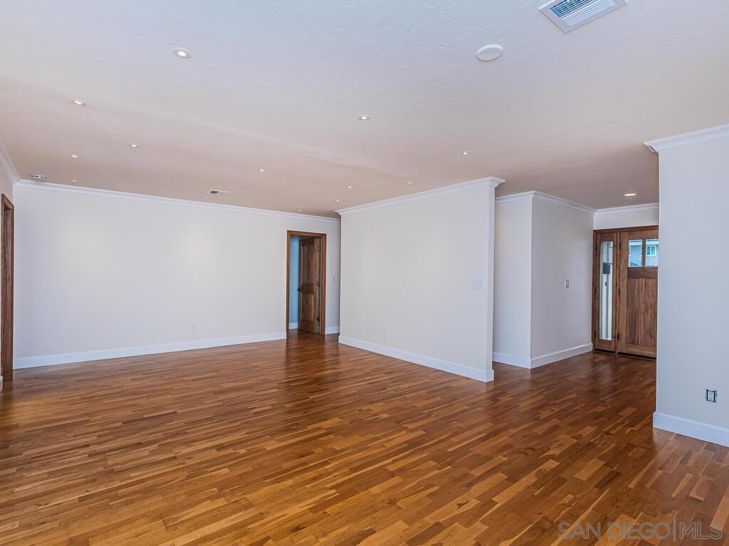 Detail Gallery Image 7 of 41 For 3269  Wellesly Ave, San Diego,  CA 92122 - 3 Beds | 3 Baths