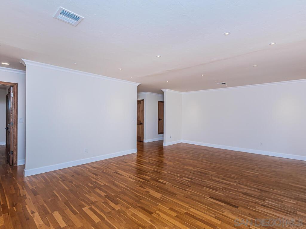 Detail Gallery Image 8 of 41 For 3269  Wellesly Ave, San Diego,  CA 92122 - 3 Beds | 3 Baths