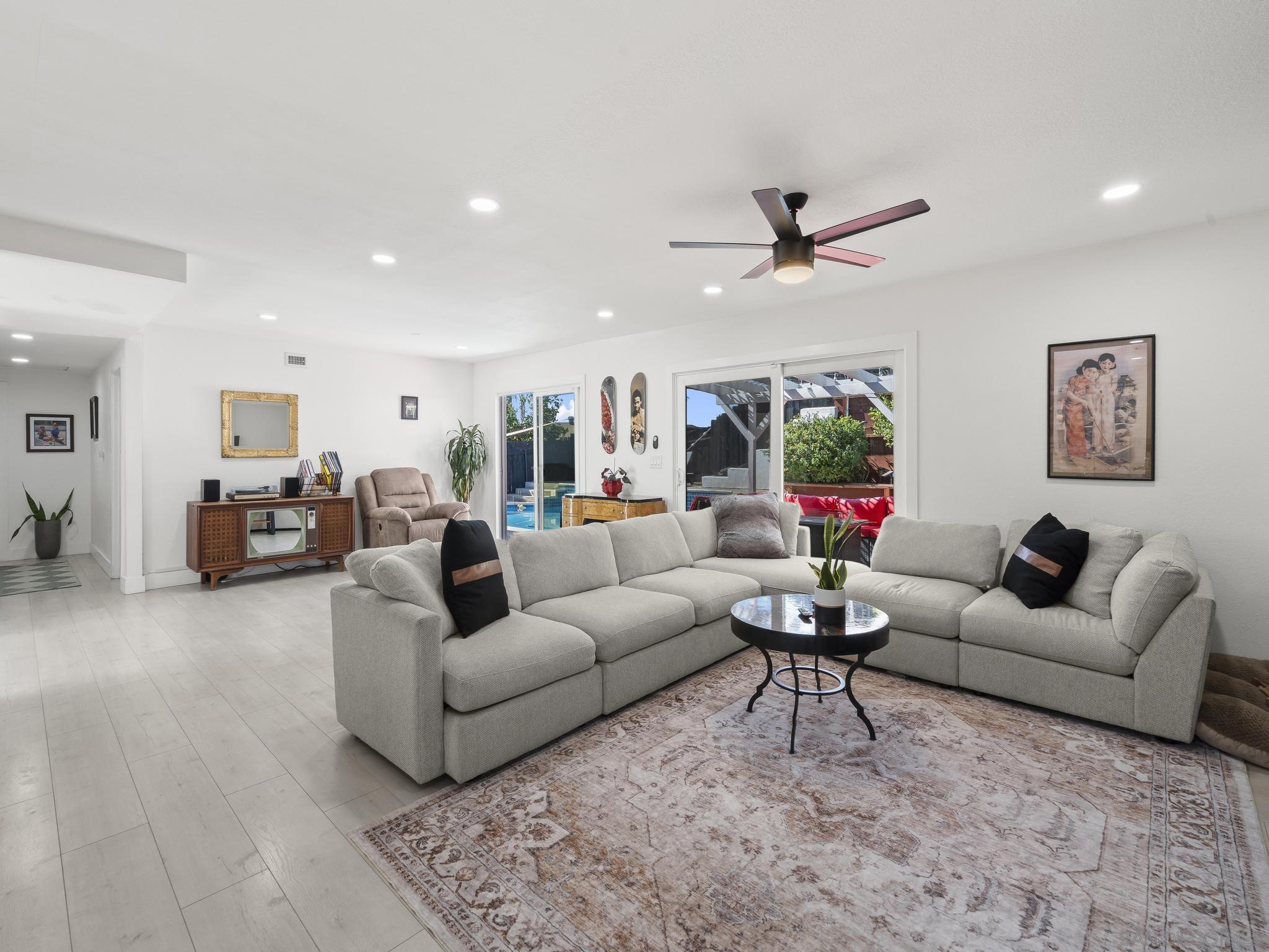 Detail Gallery Image 3 of 33 For 10252  Santana Street, Santee,  CA 92071 - 3 Beds | 2 Baths