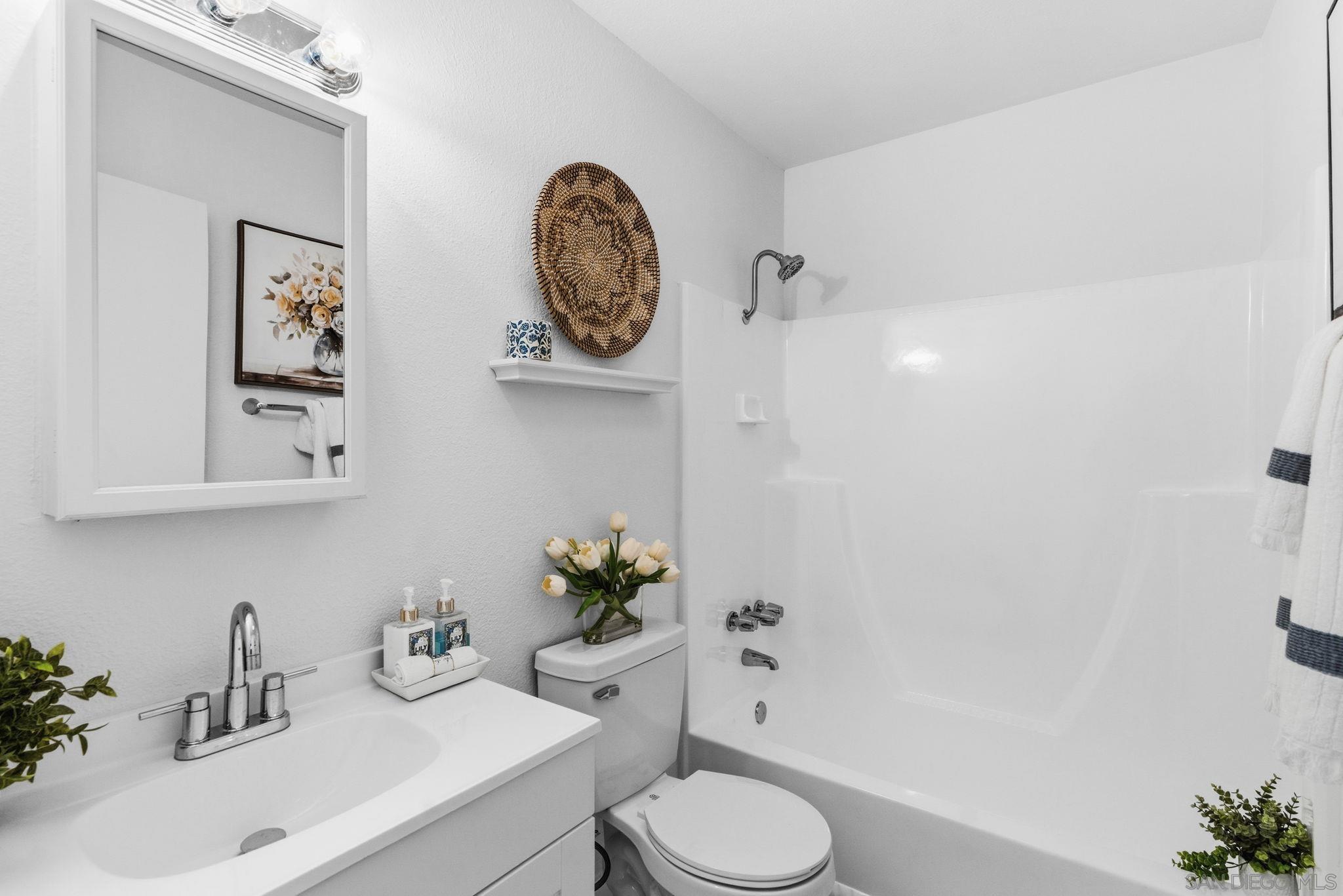 Detail Gallery Image 11 of 30 For 13779  Paseo Cardiel, San Diego,  CA 92129 - 4 Beds | 2 Baths