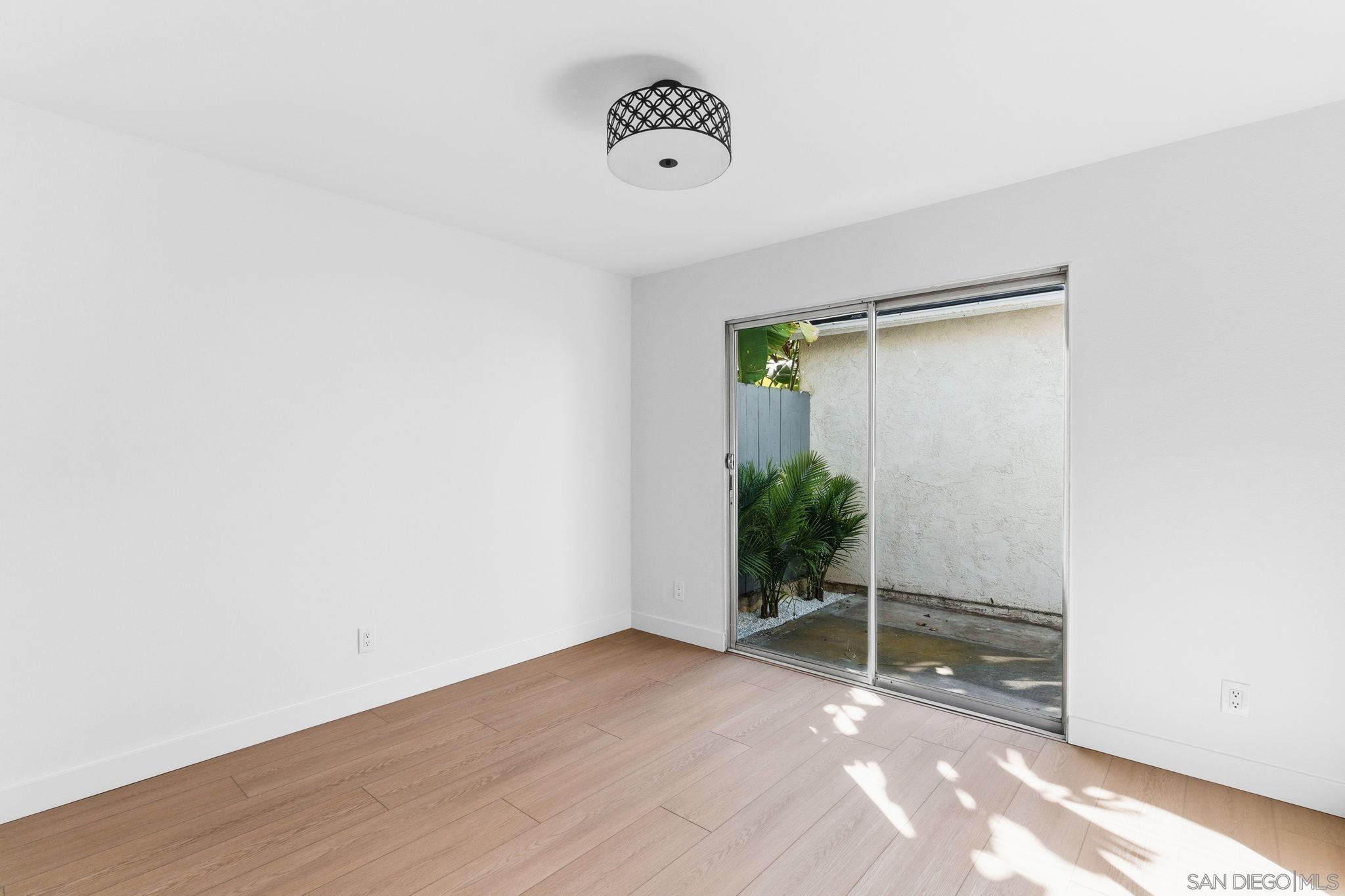 Detail Gallery Image 12 of 30 For 13779  Paseo Cardiel, San Diego,  CA 92129 - 4 Beds | 2 Baths