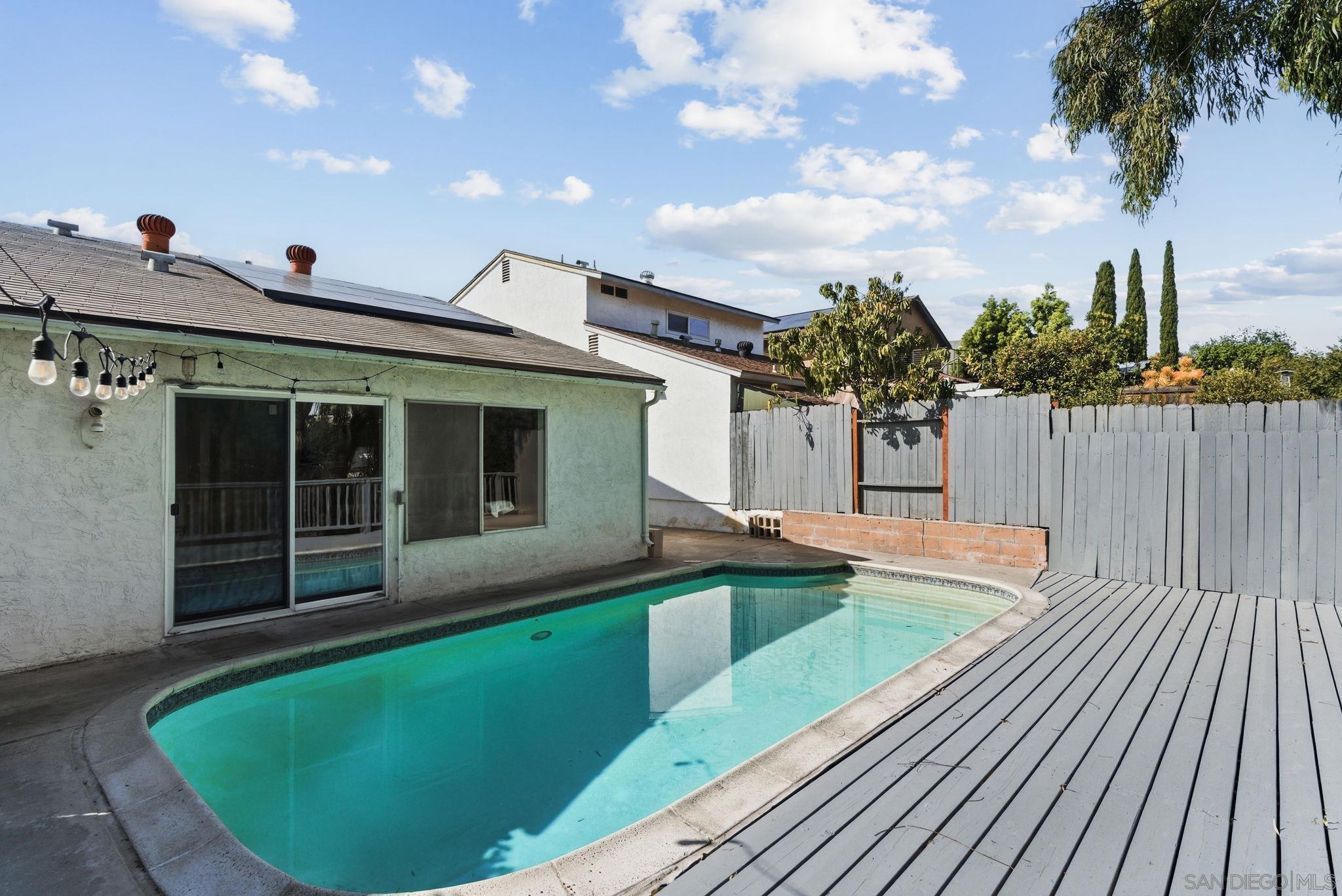 Detail Gallery Image 17 of 30 For 13779  Paseo Cardiel, San Diego,  CA 92129 - 4 Beds | 2 Baths